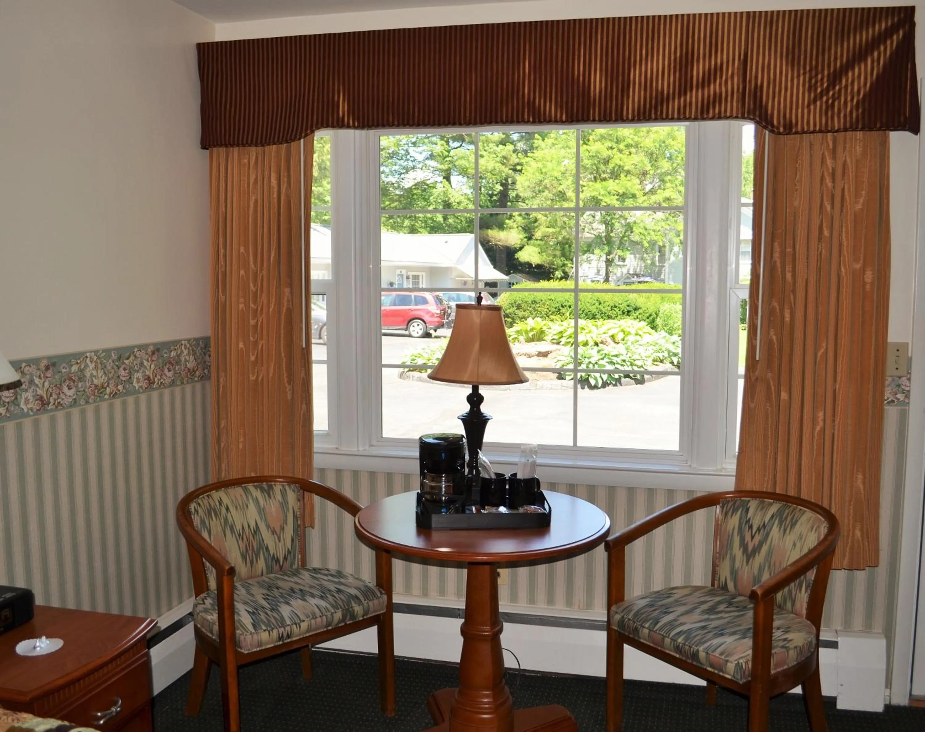 Seating area in Maple Terrace Motel