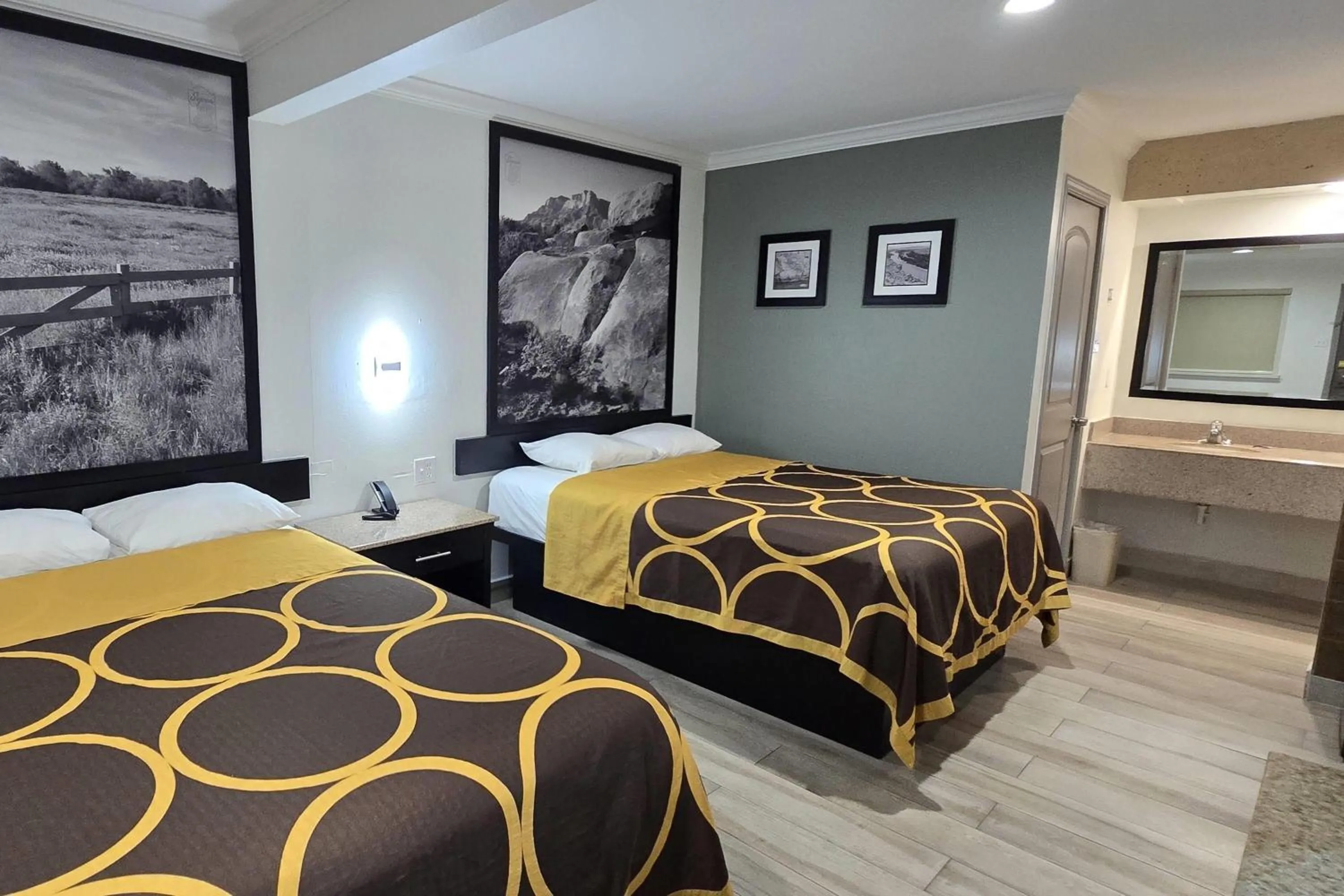 Photo of the whole room, Bed in Super 8 by Wyndham McAllen-Downtown-Airport-LA Plaza Mall