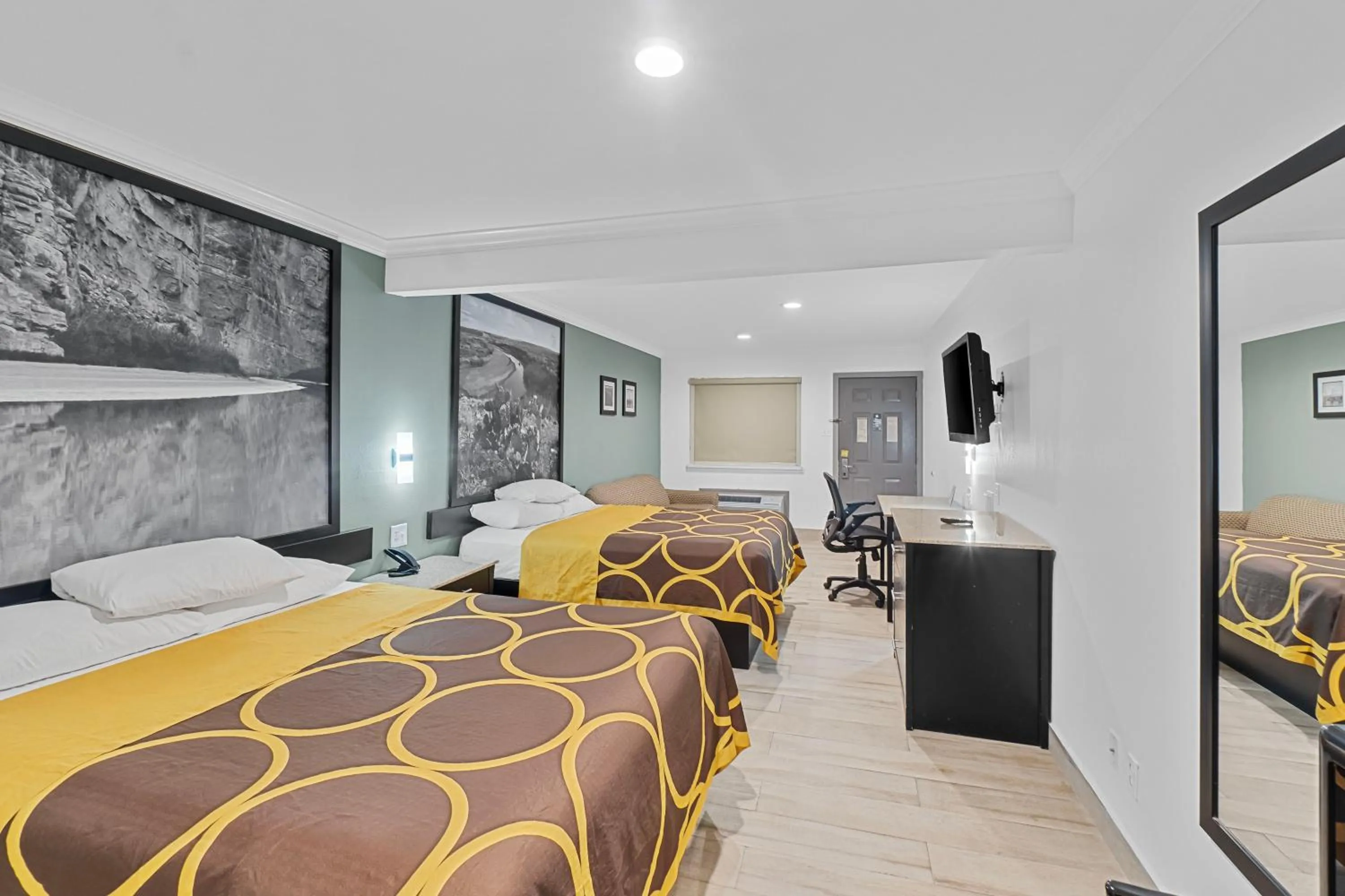 Photo of the whole room, Bed in Super 8 by Wyndham McAllen-Downtown-Airport-LA Plaza Mall