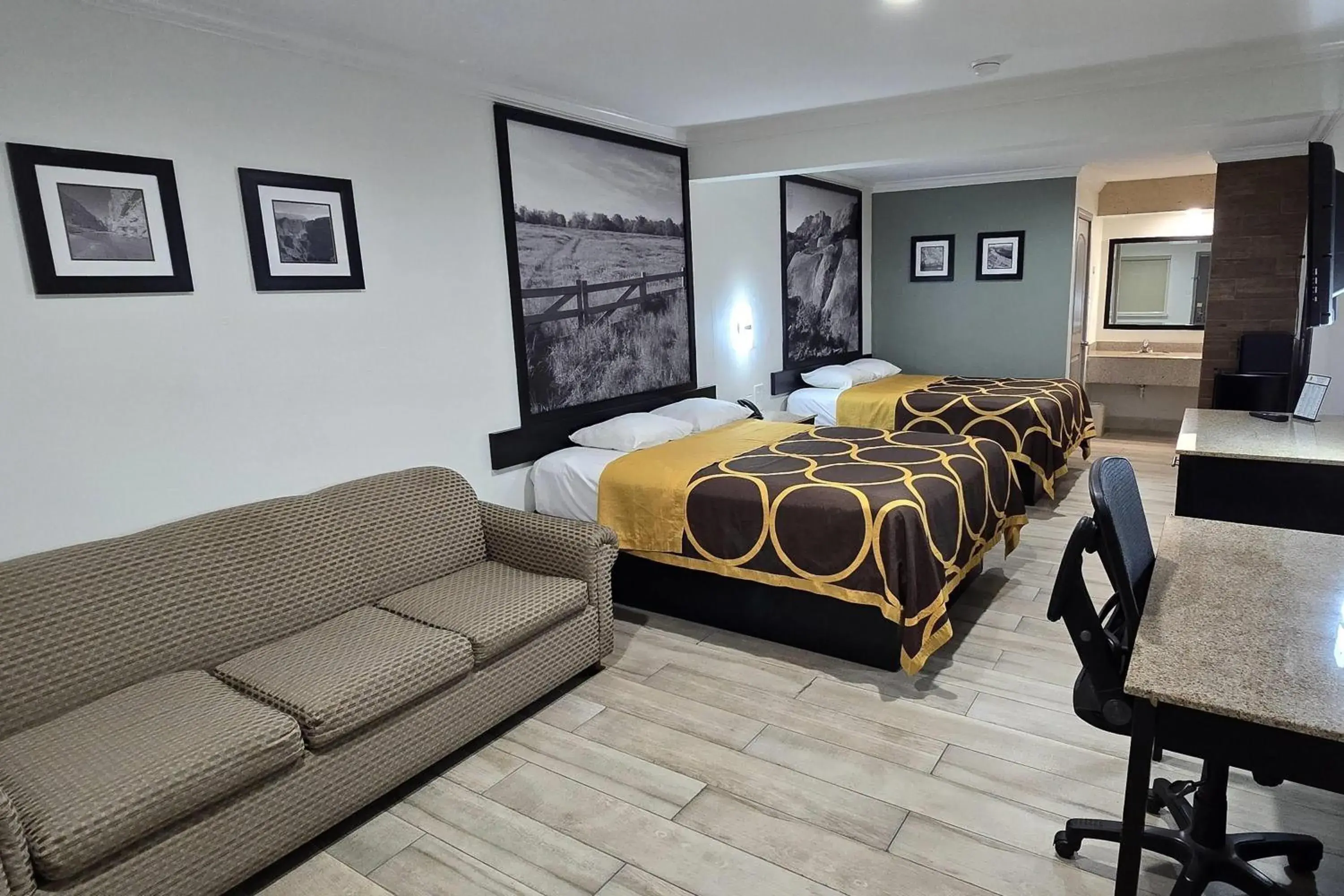 Queen Room with Two Queen Beds - Non-Smoking in Super 8 by Wyndham McAllen-Downtown-Airport-LA Plaza Mall Queen Room with Two Queen Beds - Non-Smoking in Super 8 by Wyndham McAllen-Downtown-Airport-LA Plaza Mall