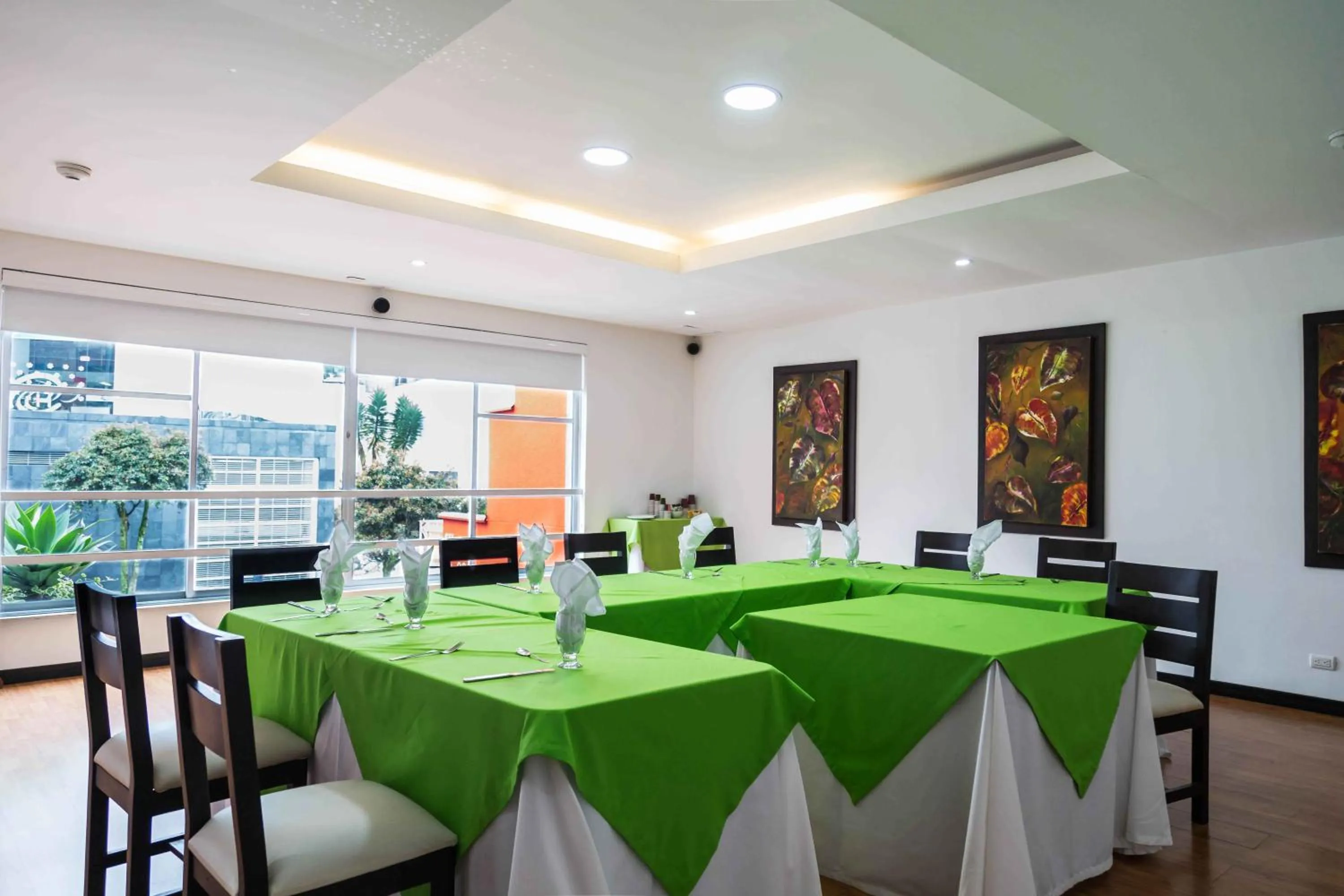 Business facilities in Hotel Varuna