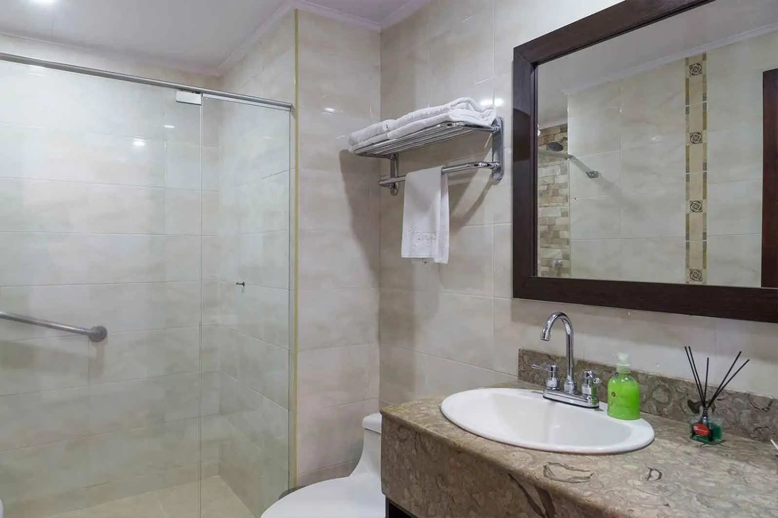 Shower in Hotel Varuna