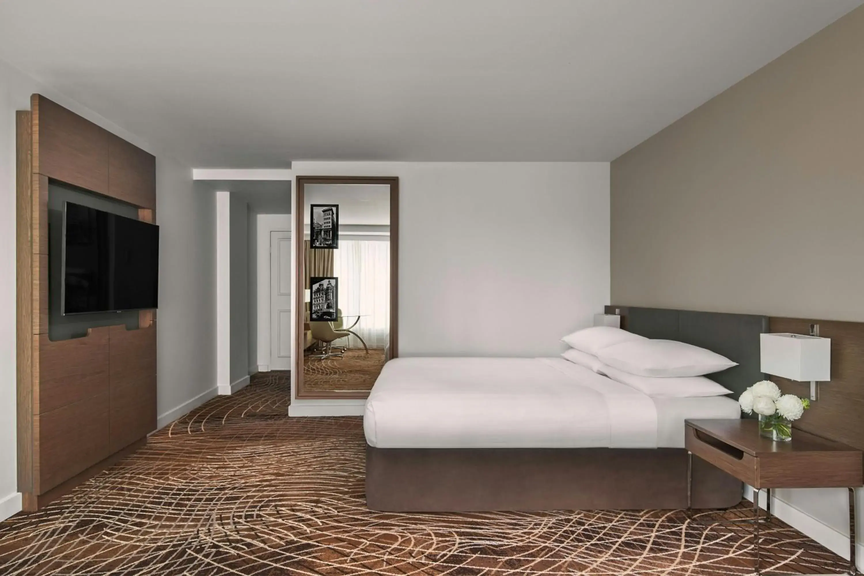 Premier, Guest room, 1 Queen in Melbourne Marriott Hotel Premier, Guest room, 1 Queen in Melbourne Marriott Hotel