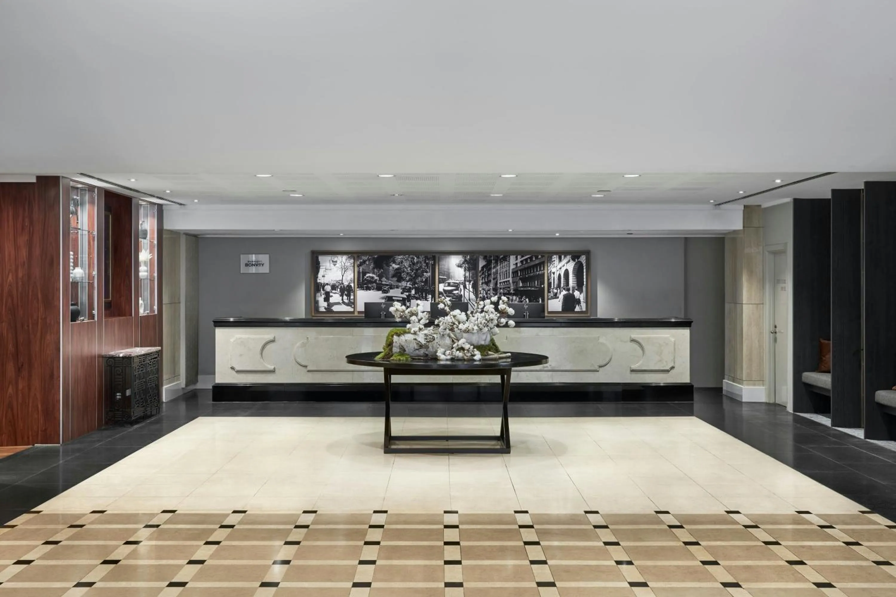 Lobby or reception in Melbourne Marriott Hotel