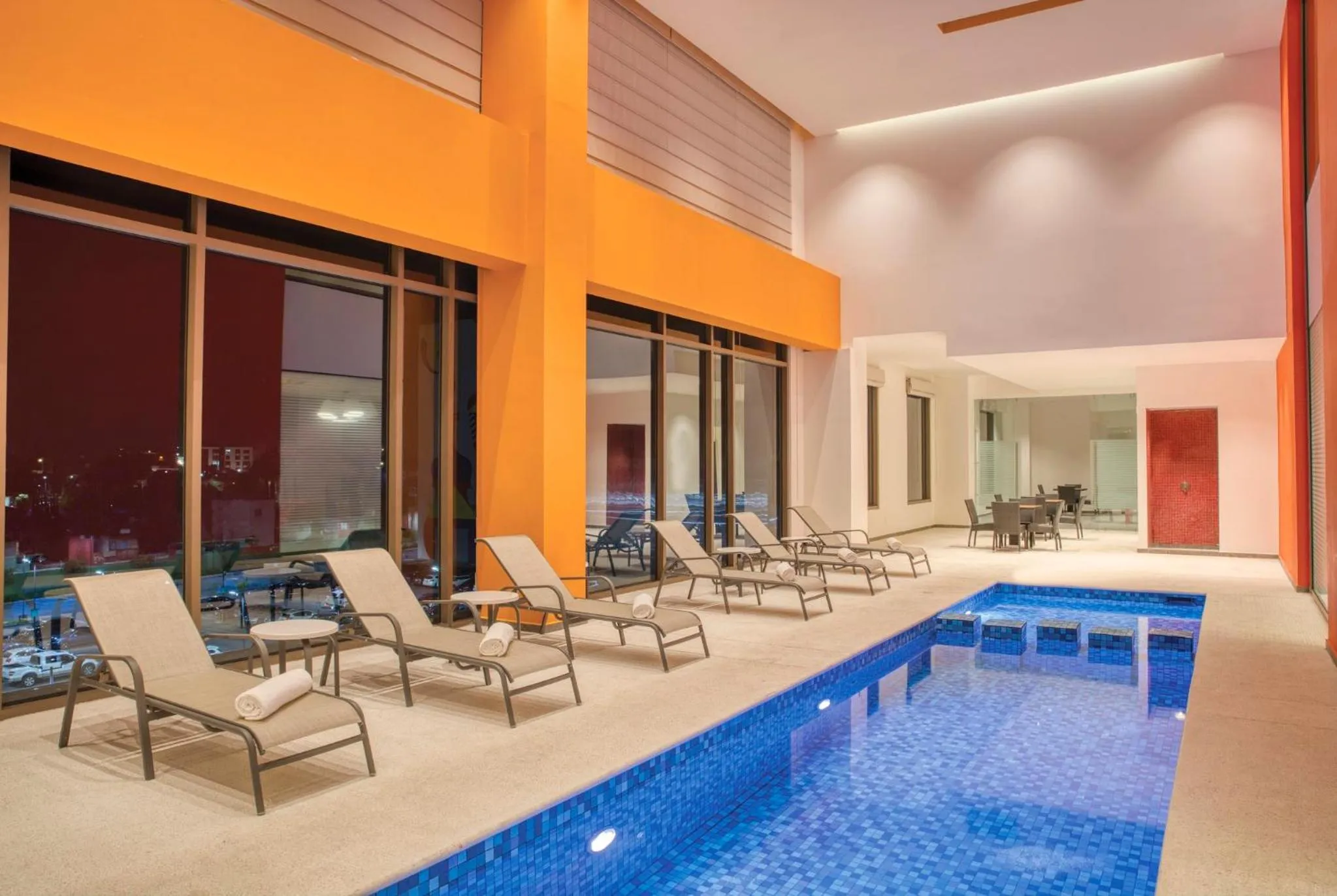 Swimming pool in Fiesta Inn Express Puebla Explanada