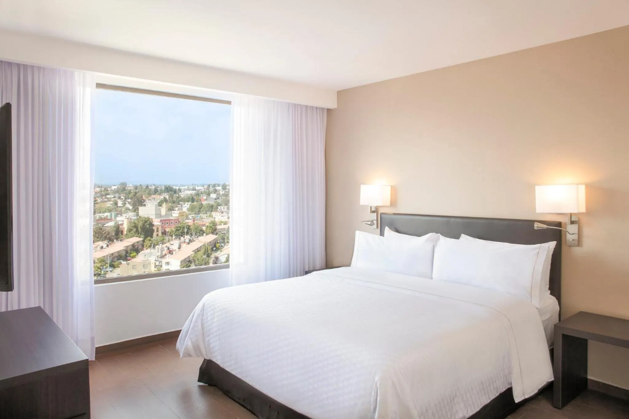 Bedroom, Bed in Fiesta Inn Express Puebla Explanada