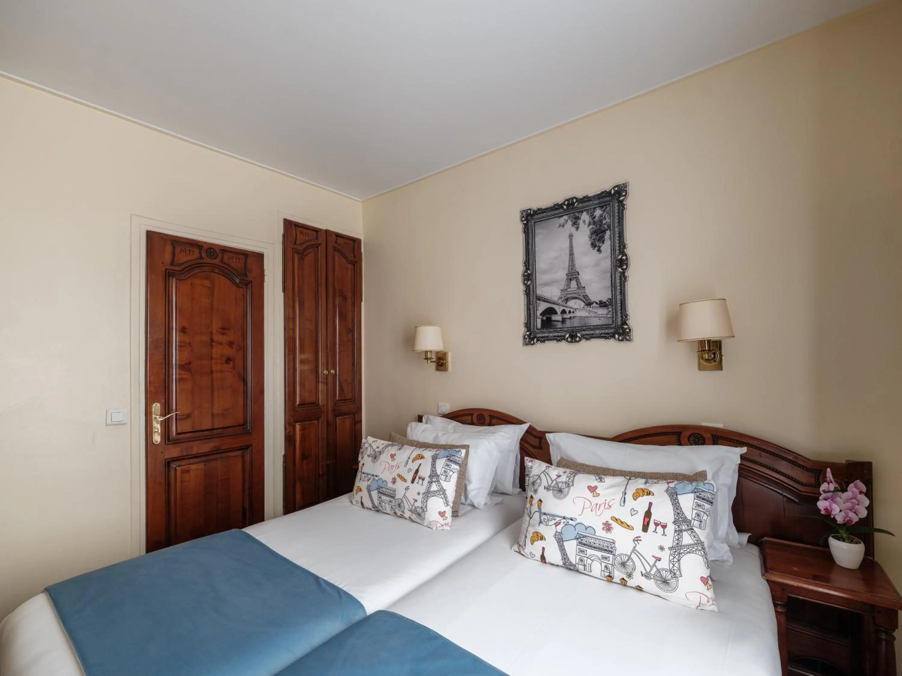 Bed in Hotel Minerve