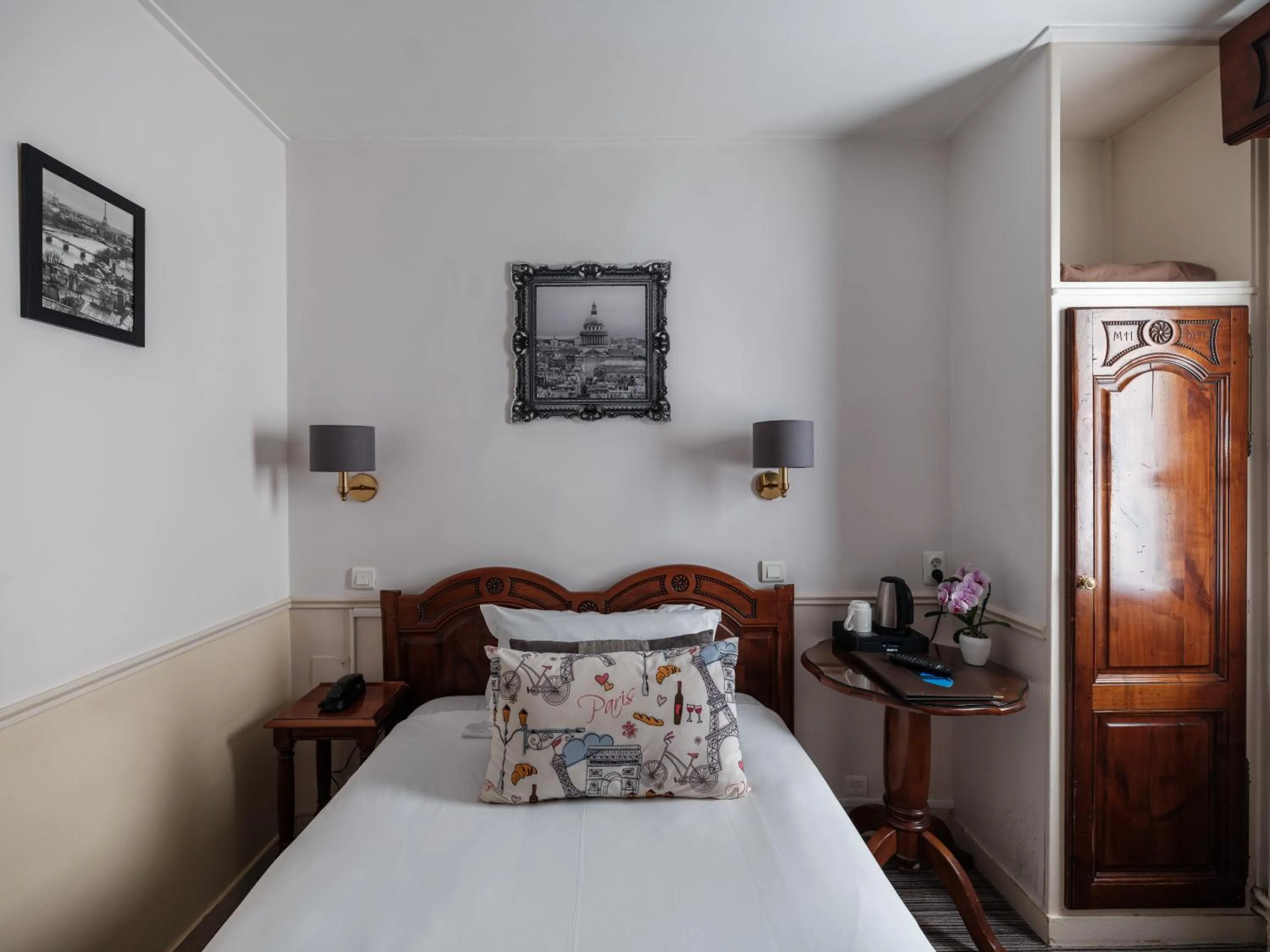 Bedroom, Bed in Hotel Minerve