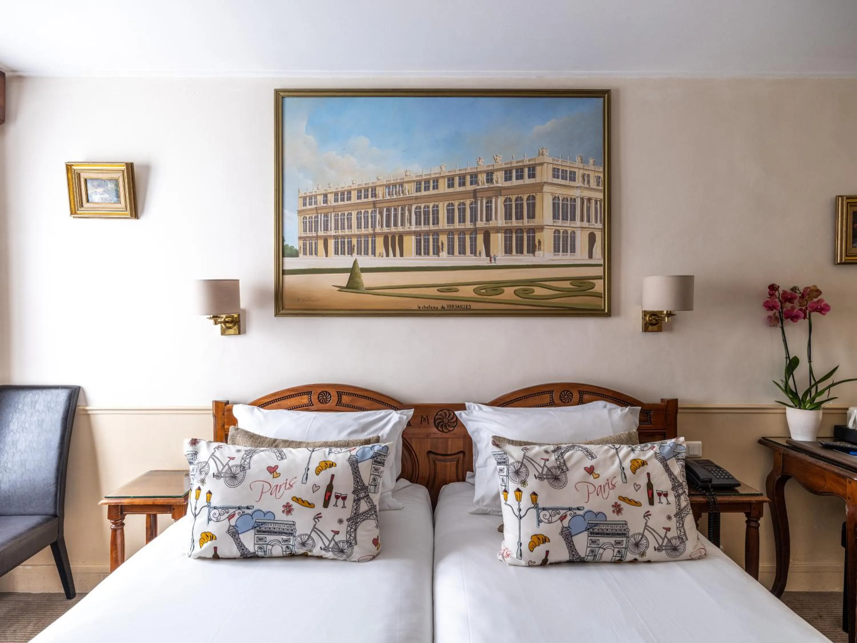 Bed in Hotel Minerve