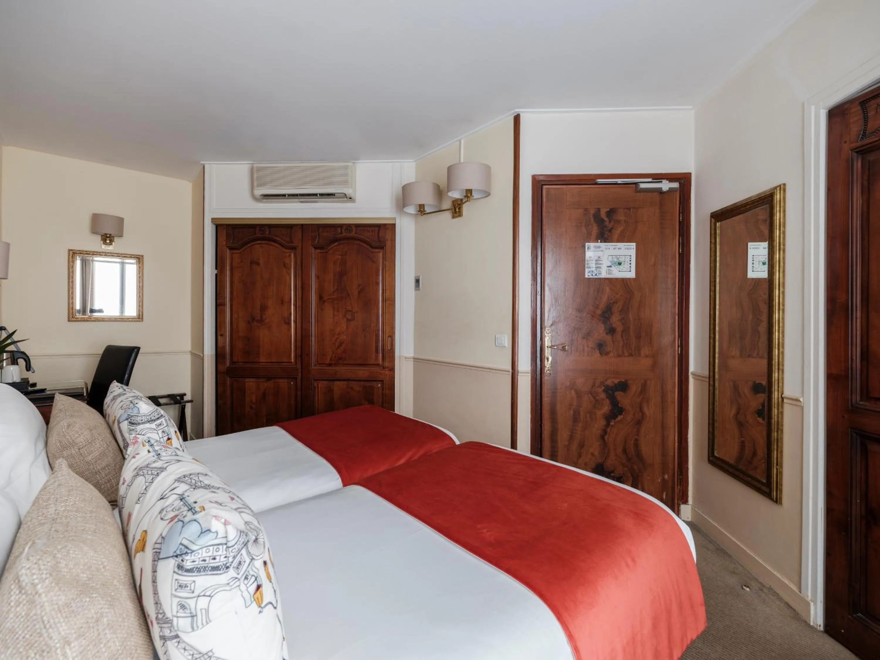 Bed in Hotel Minerve