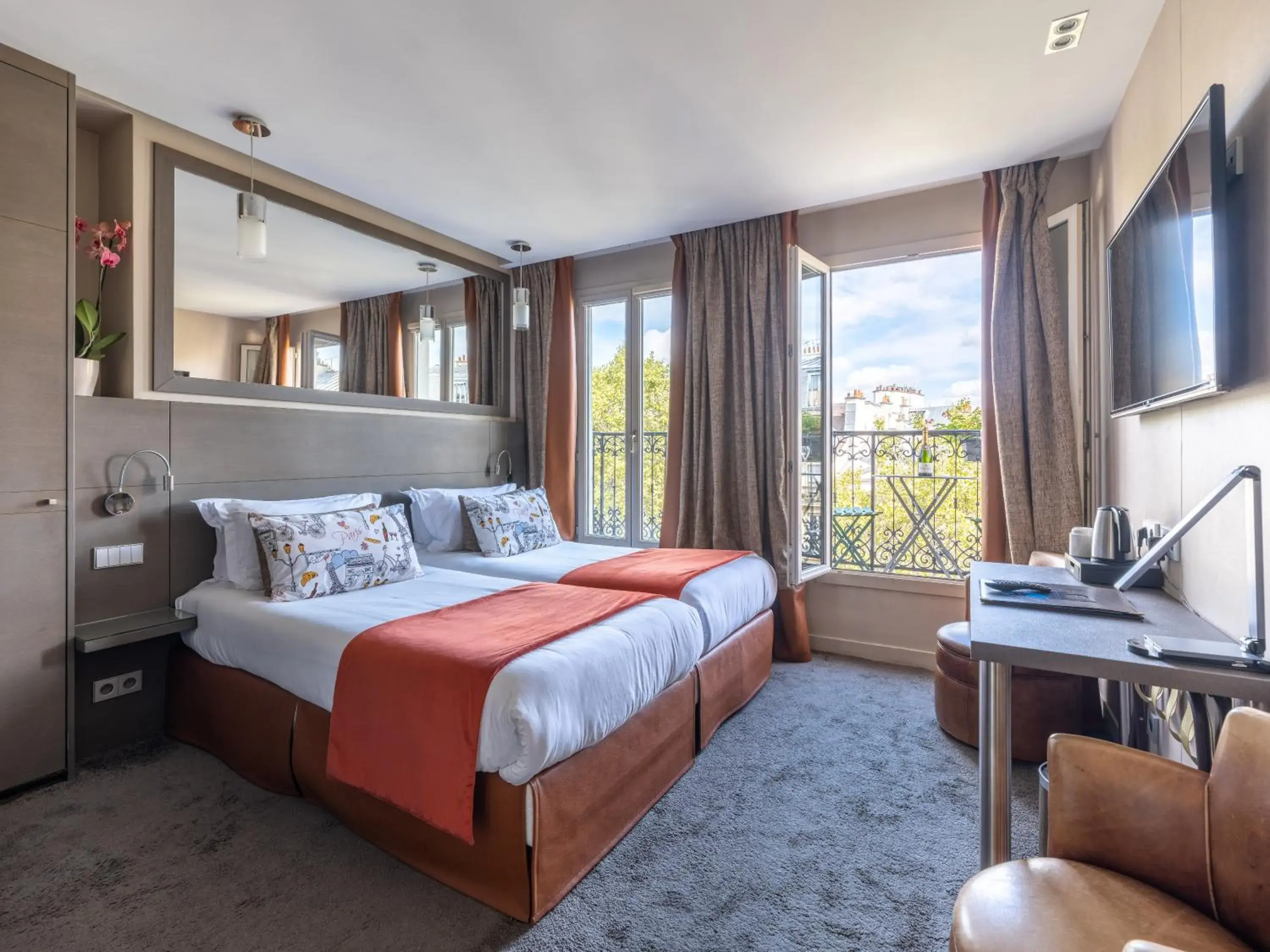 Superior Twin Room in Hotel Minerve Superior Twin Room in Hotel Minerve