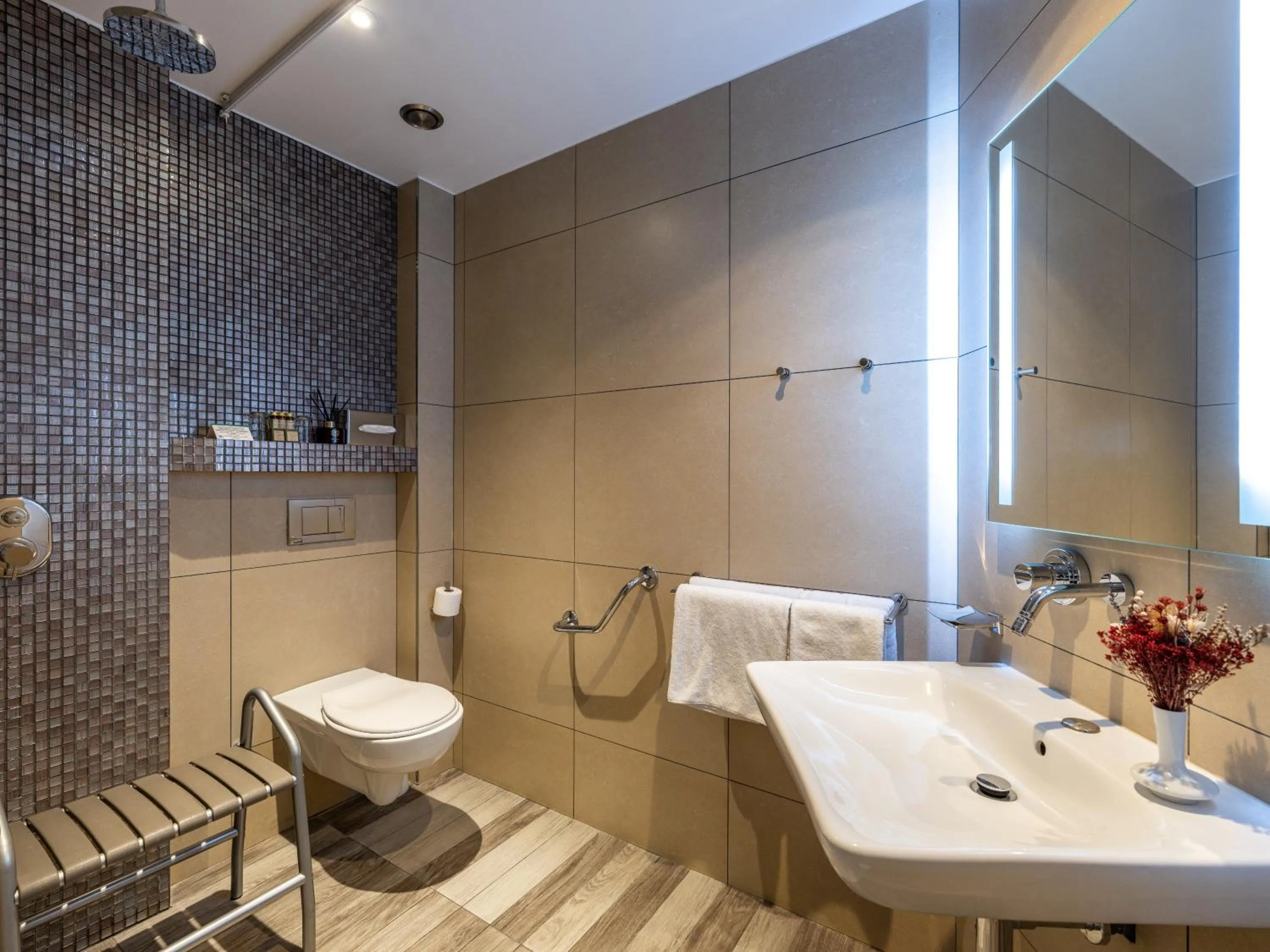 Shower in Hotel Minerve