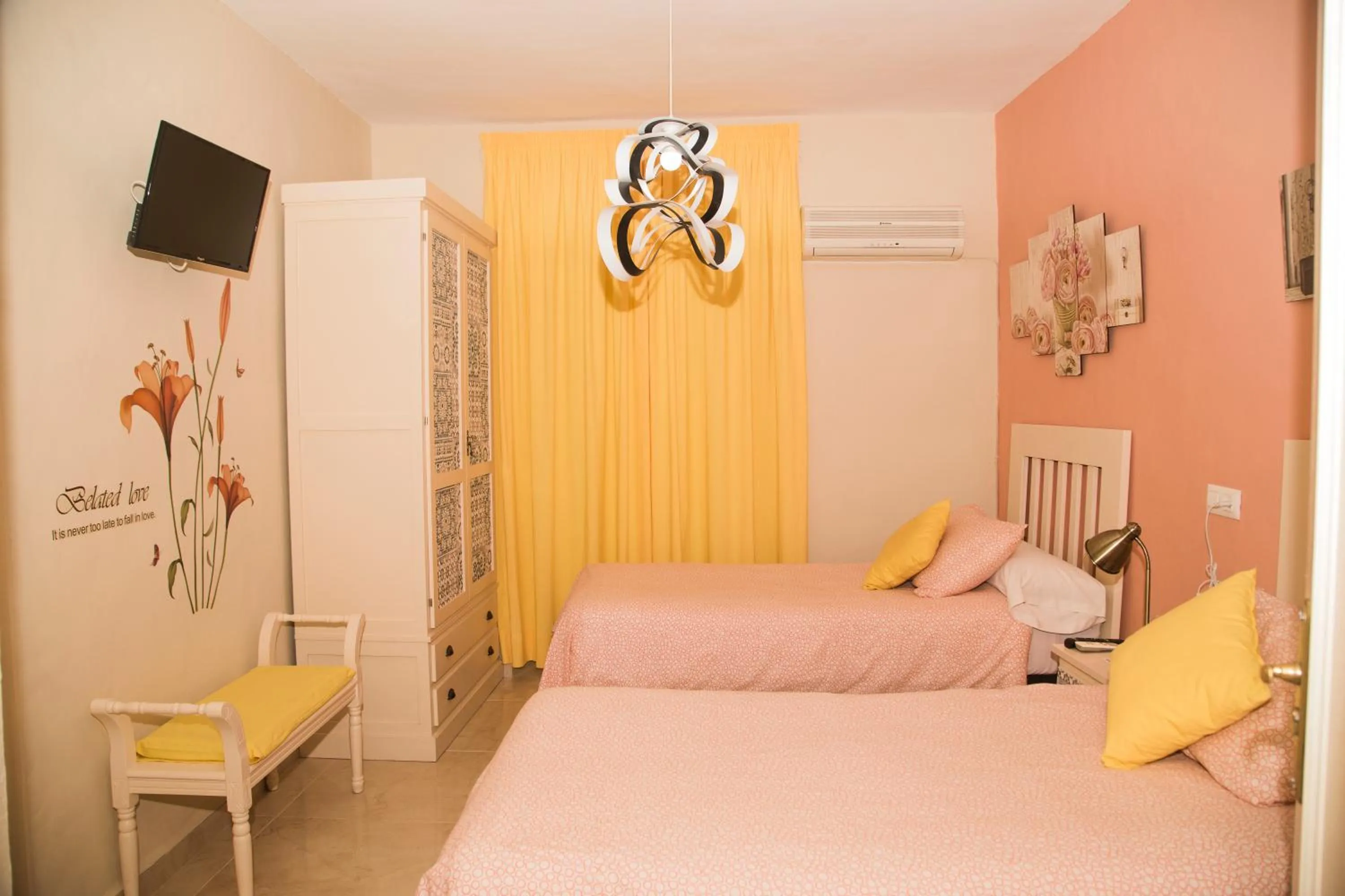 Decorative detail, Bed in Pension Internacional