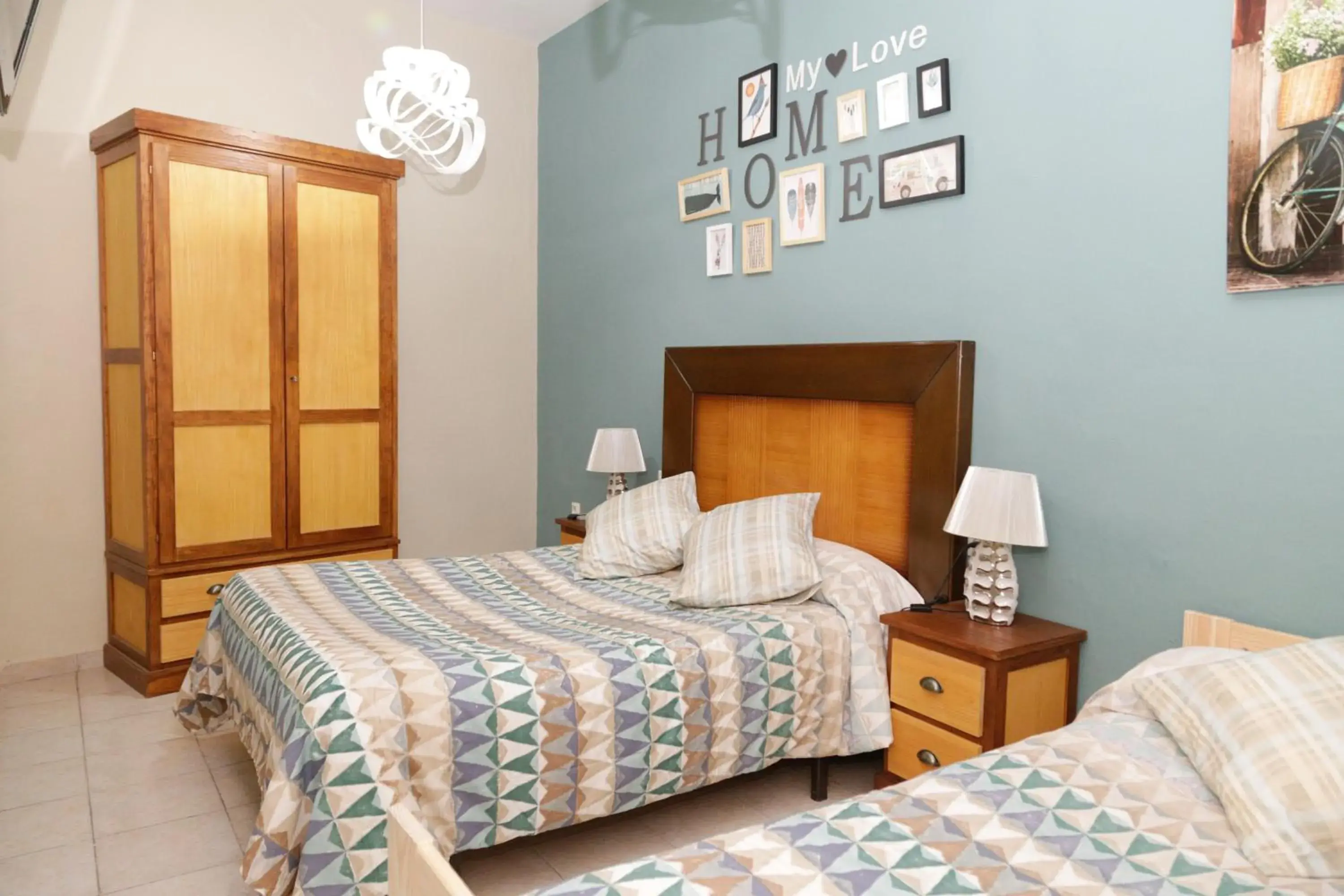 Triple Room with Private Bathroom in Pension Internacional Triple Room with Private Bathroom in Pension Internacional