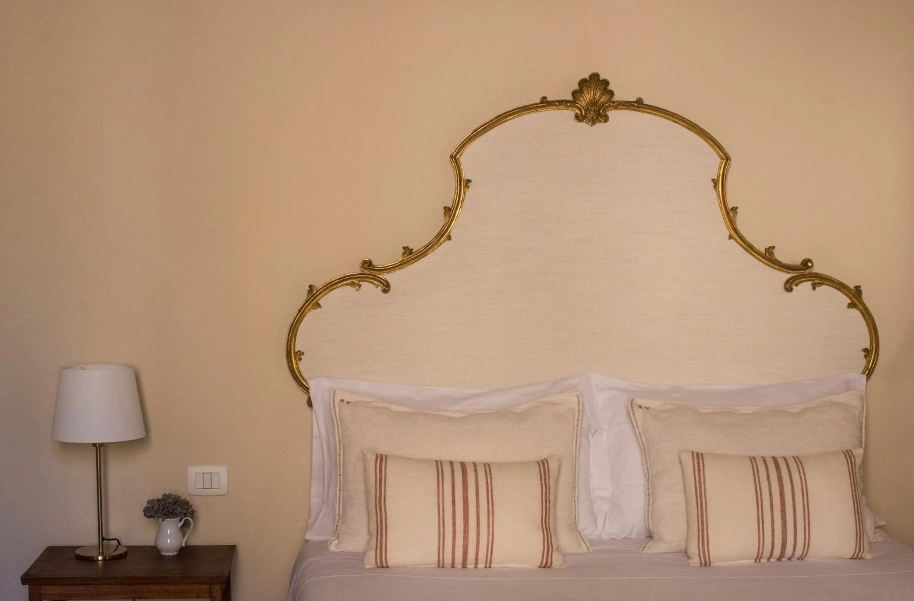 Bed in 1550 Residenza d’Epoca