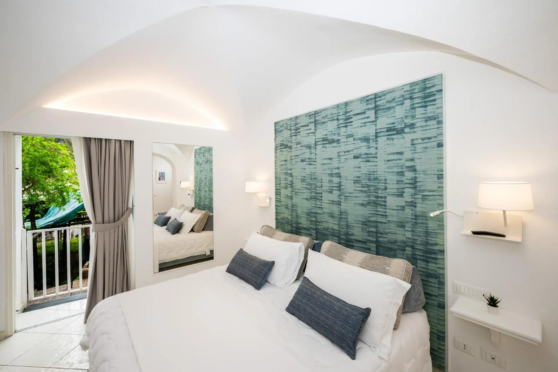 Bed in La Divina Amalfi Coast