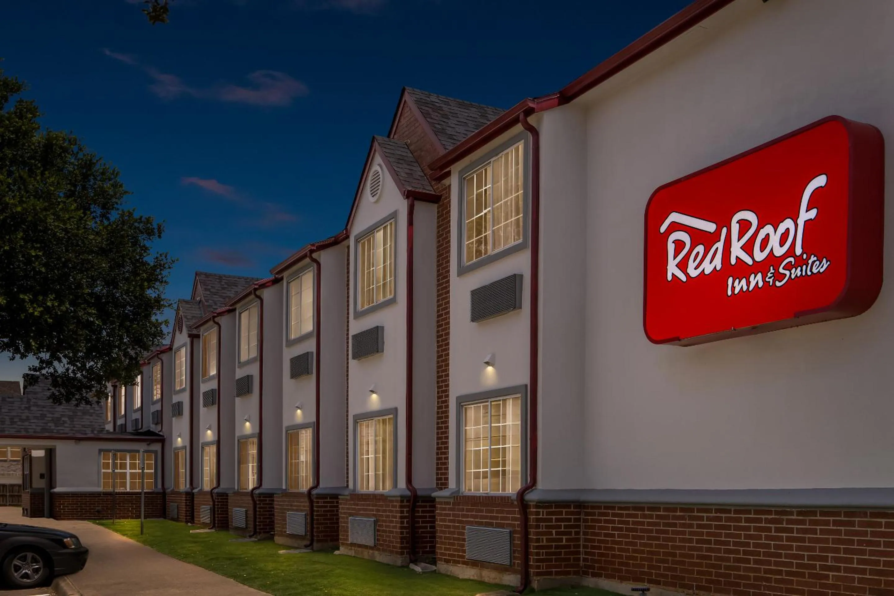 Facade/entrance in Red Roof Inn & Suites Euless - DFW Airport Southwest
