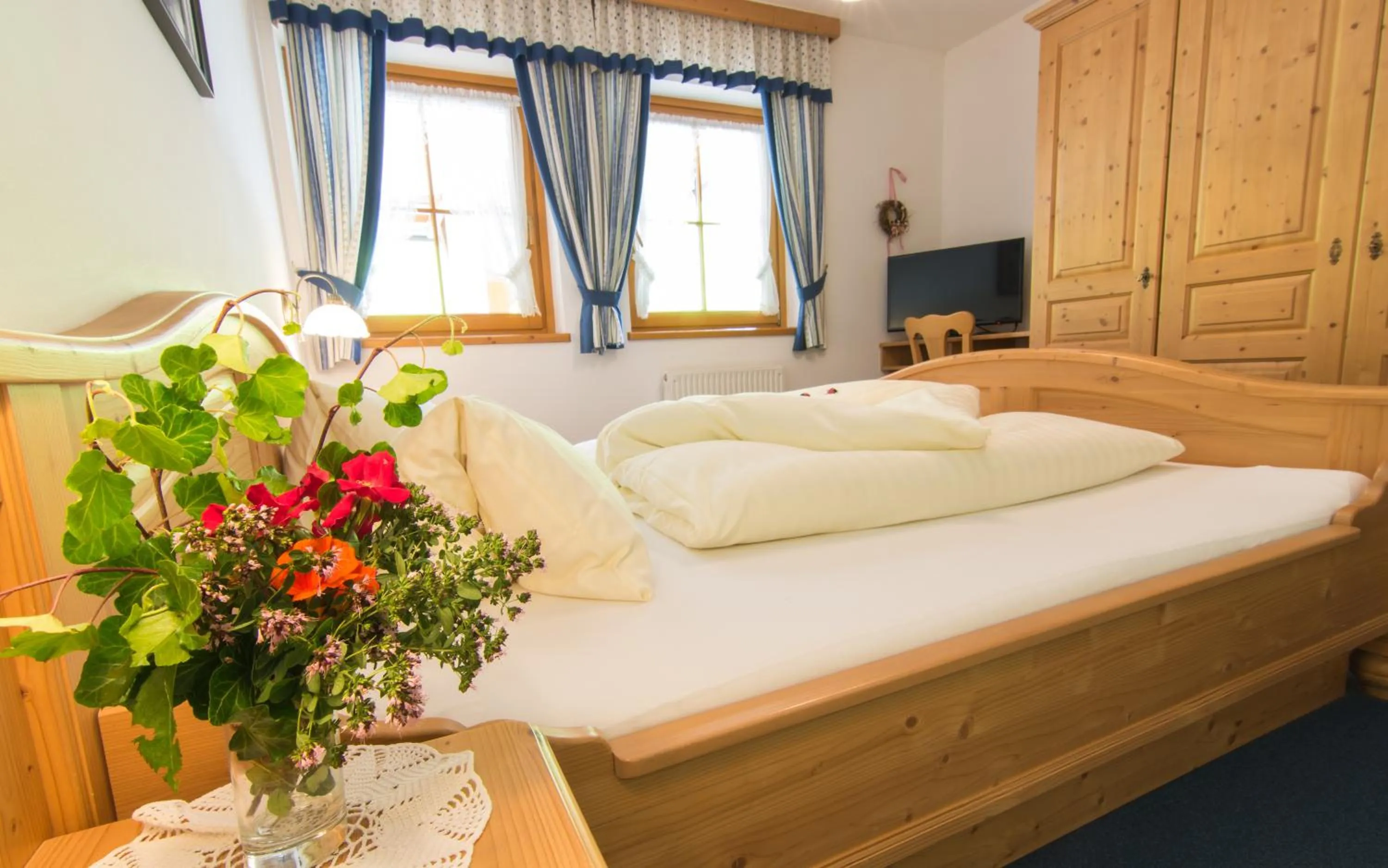 Photo of the whole room, Bed in Aparthotel Ederhof