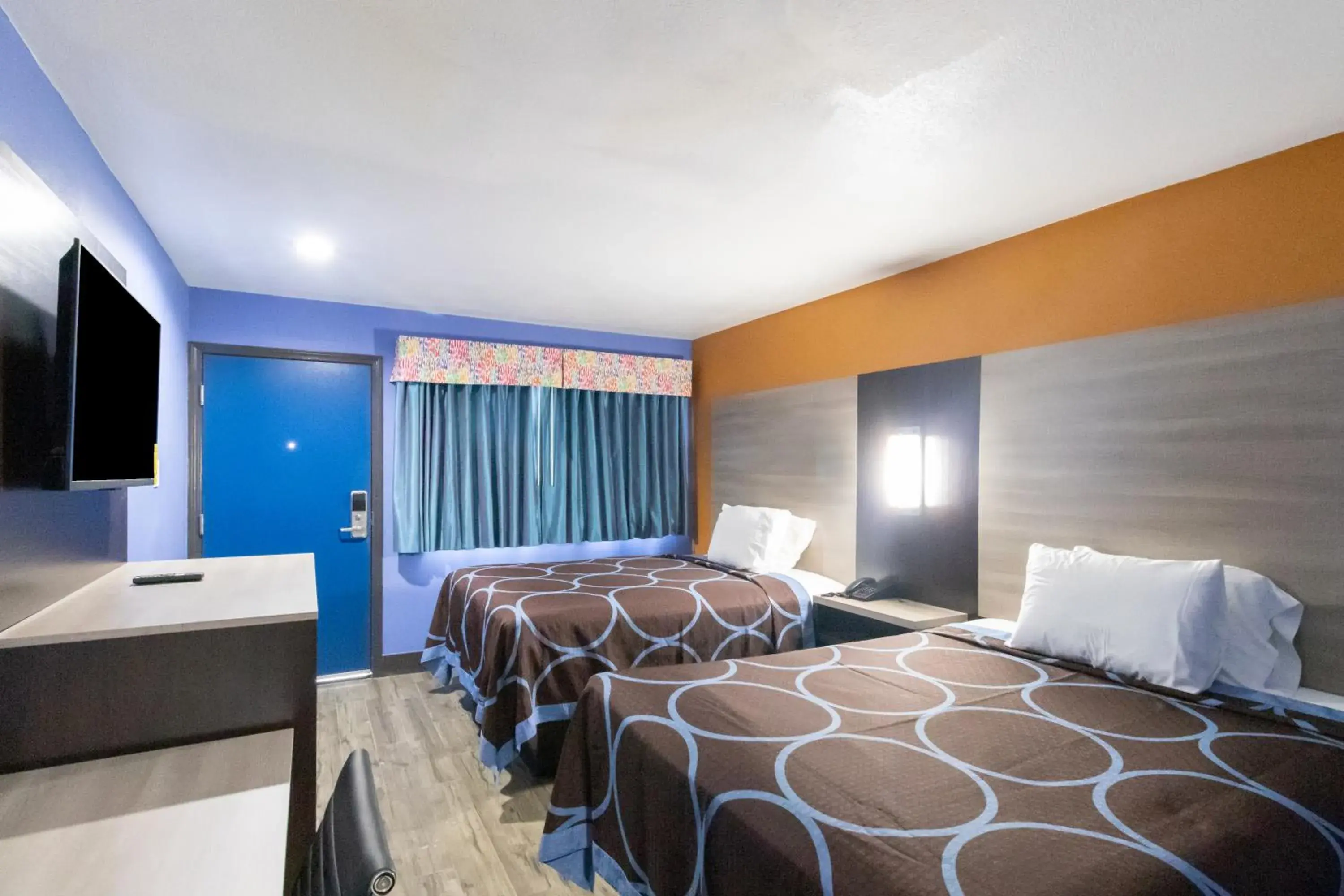 Double Room in Scottish Inns Double Room in Scottish Inns