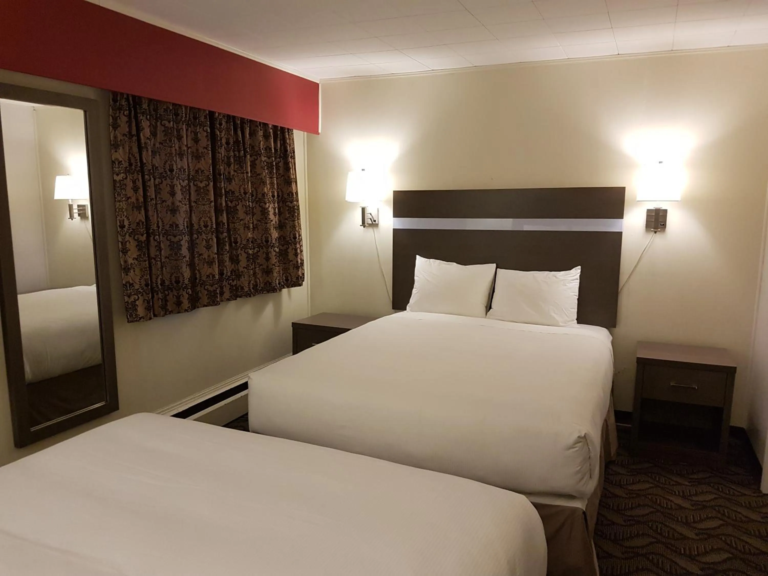 Bedroom, Bed in Holiday Motel & RV Resort