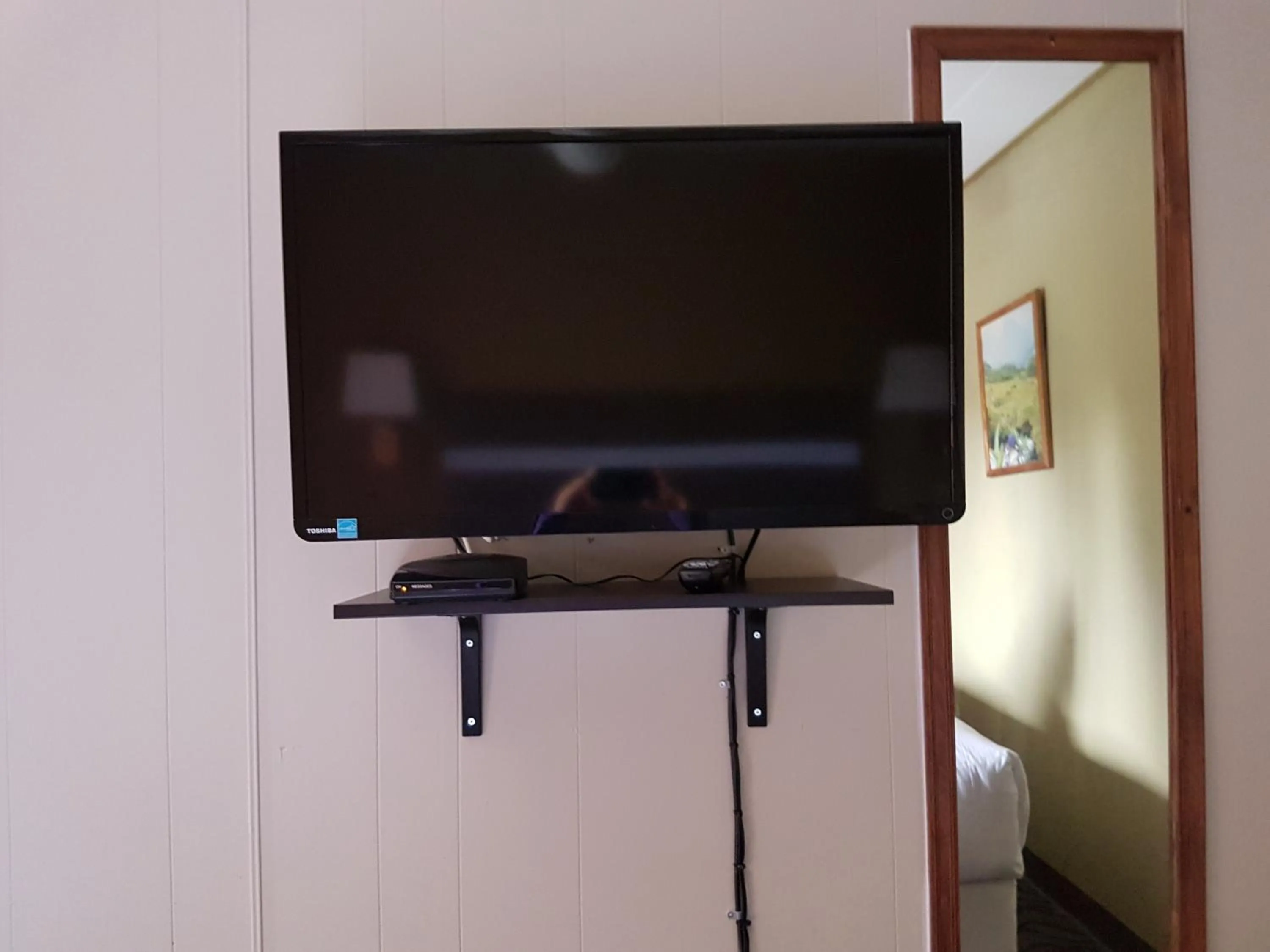 TV and multimedia in Holiday Motel & RV Resort