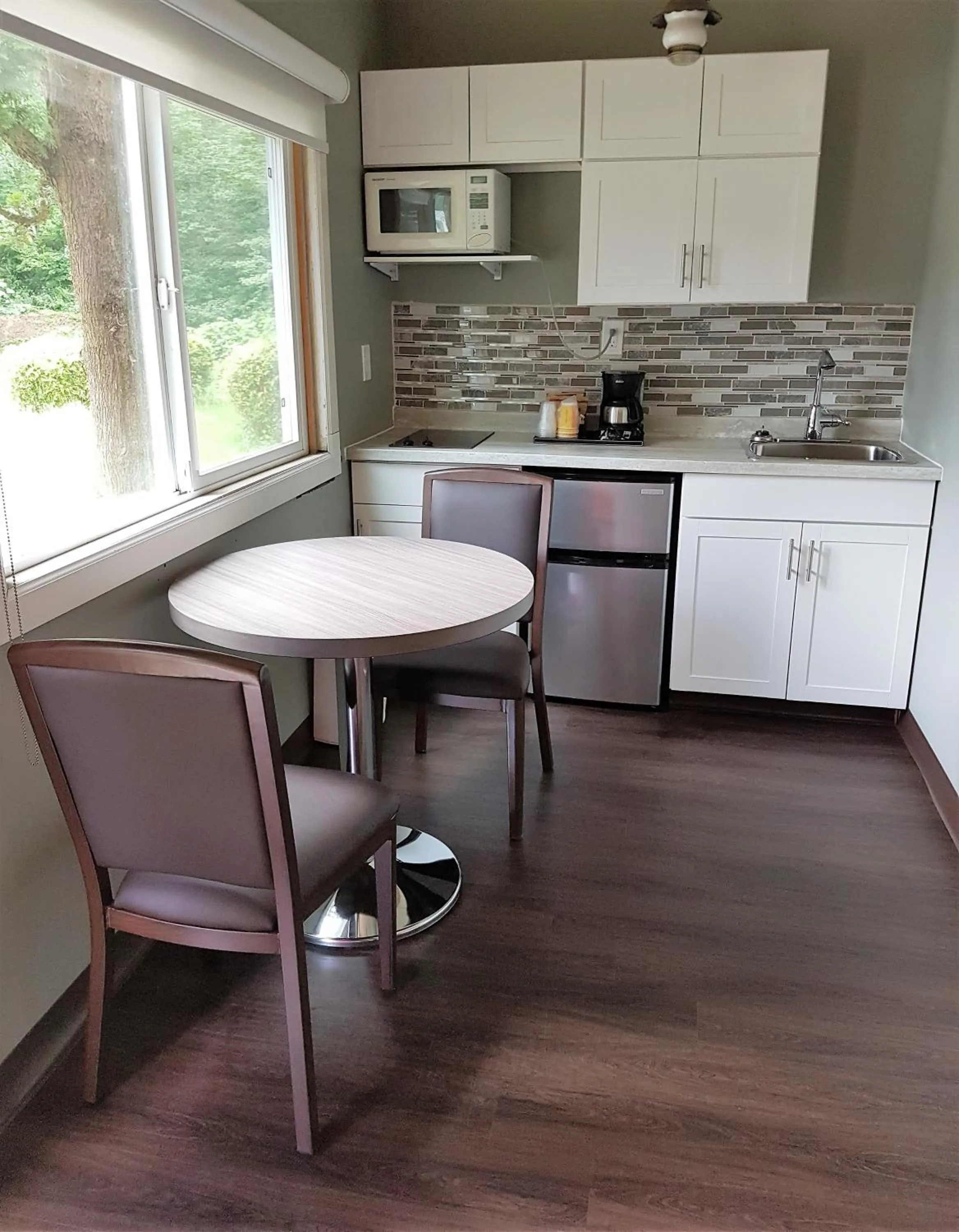 Kitchen or kitchenette in Holiday Motel & RV Resort