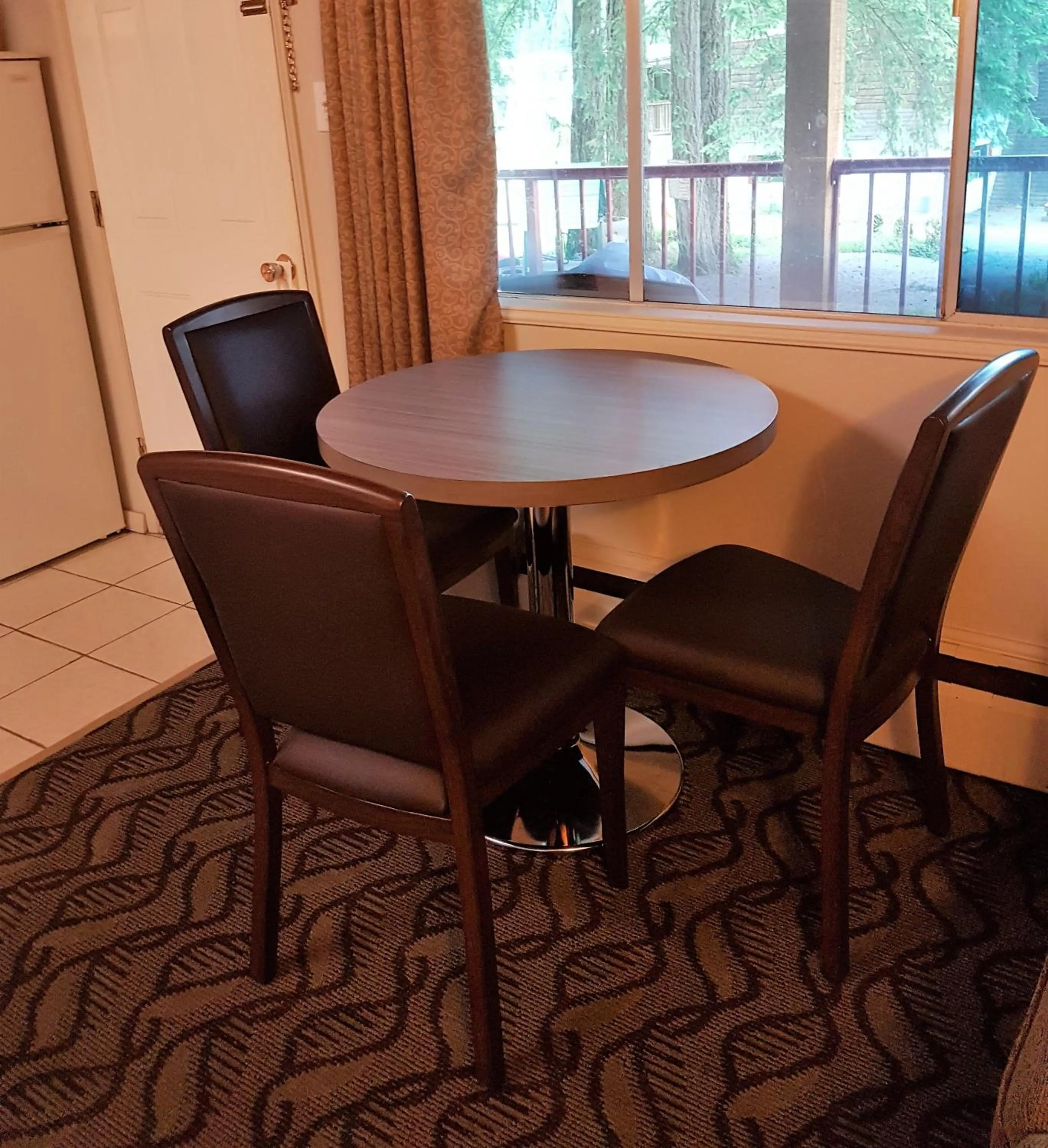 Seating area in Holiday Motel & RV Resort