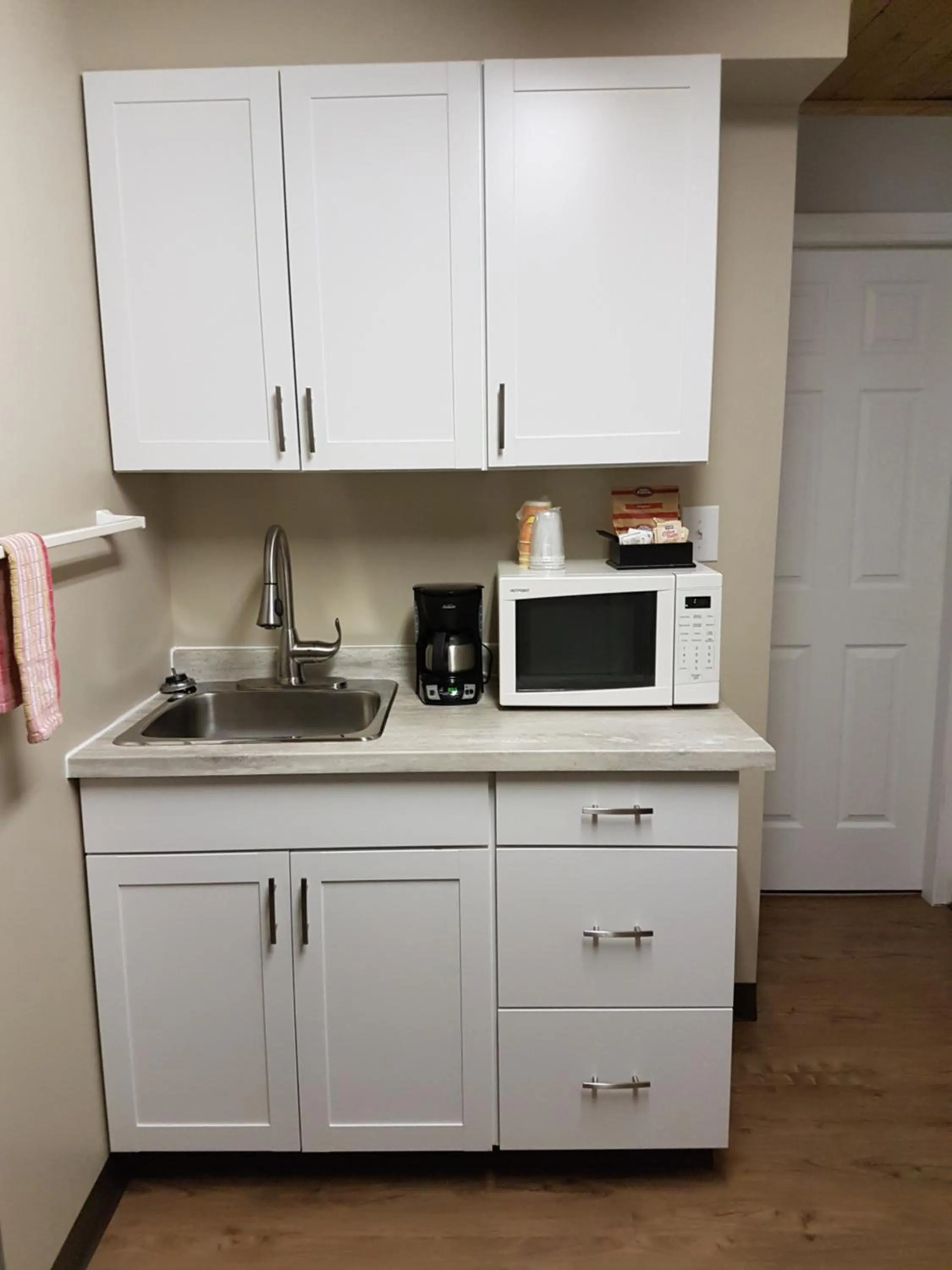 Kitchen or kitchenette in Holiday Motel & RV Resort