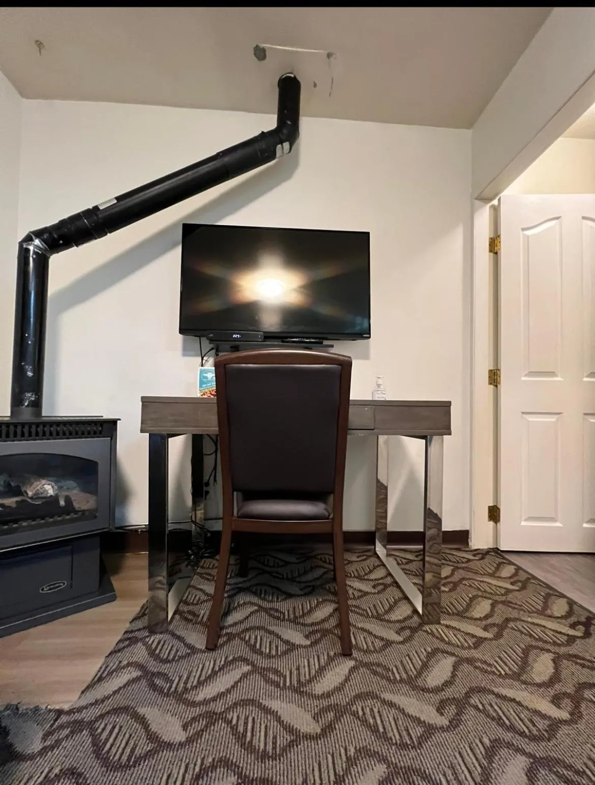 TV and multimedia in Holiday Motel & RV Resort