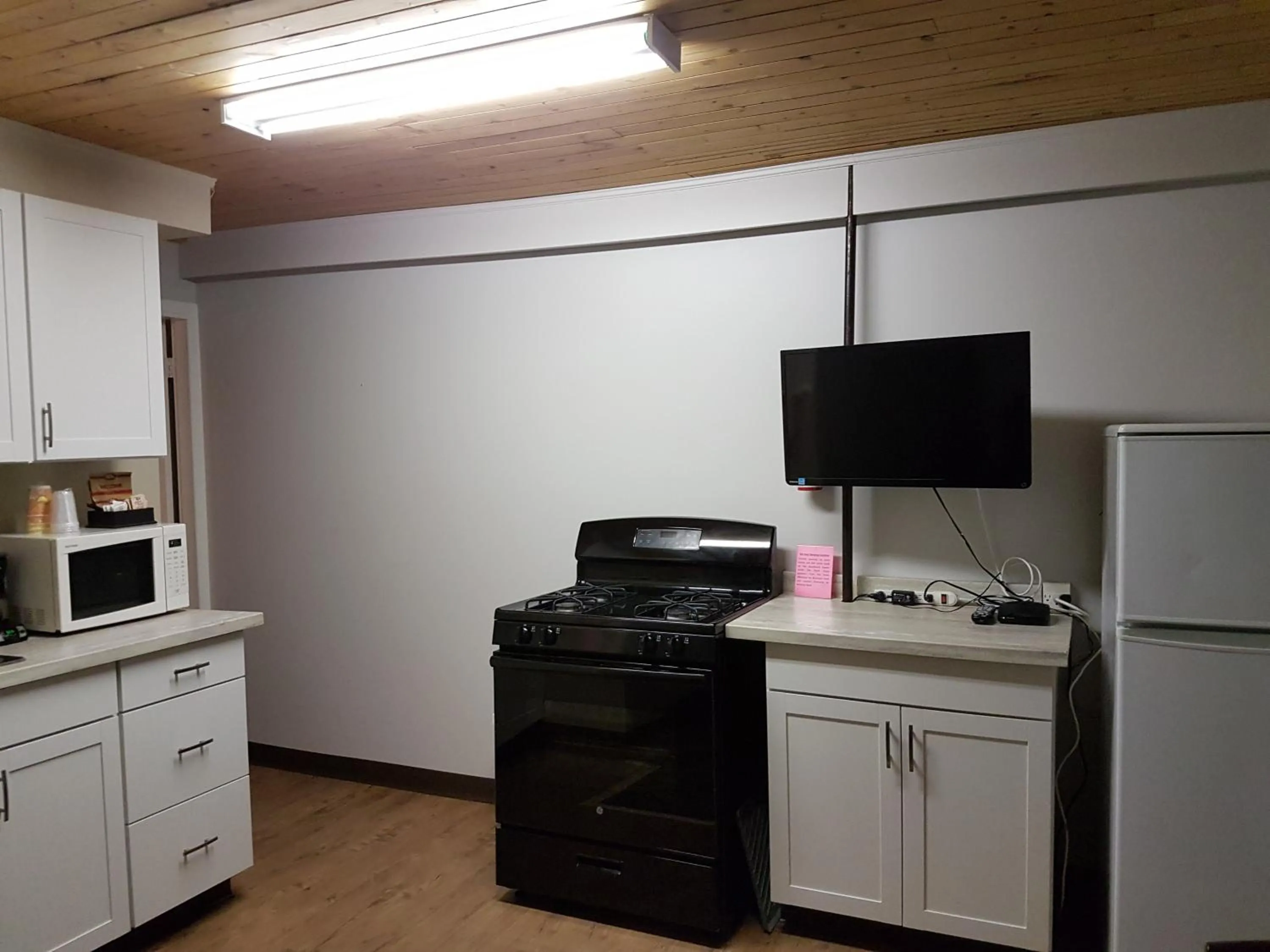 Kitchen or kitchenette in Holiday Motel & RV Resort