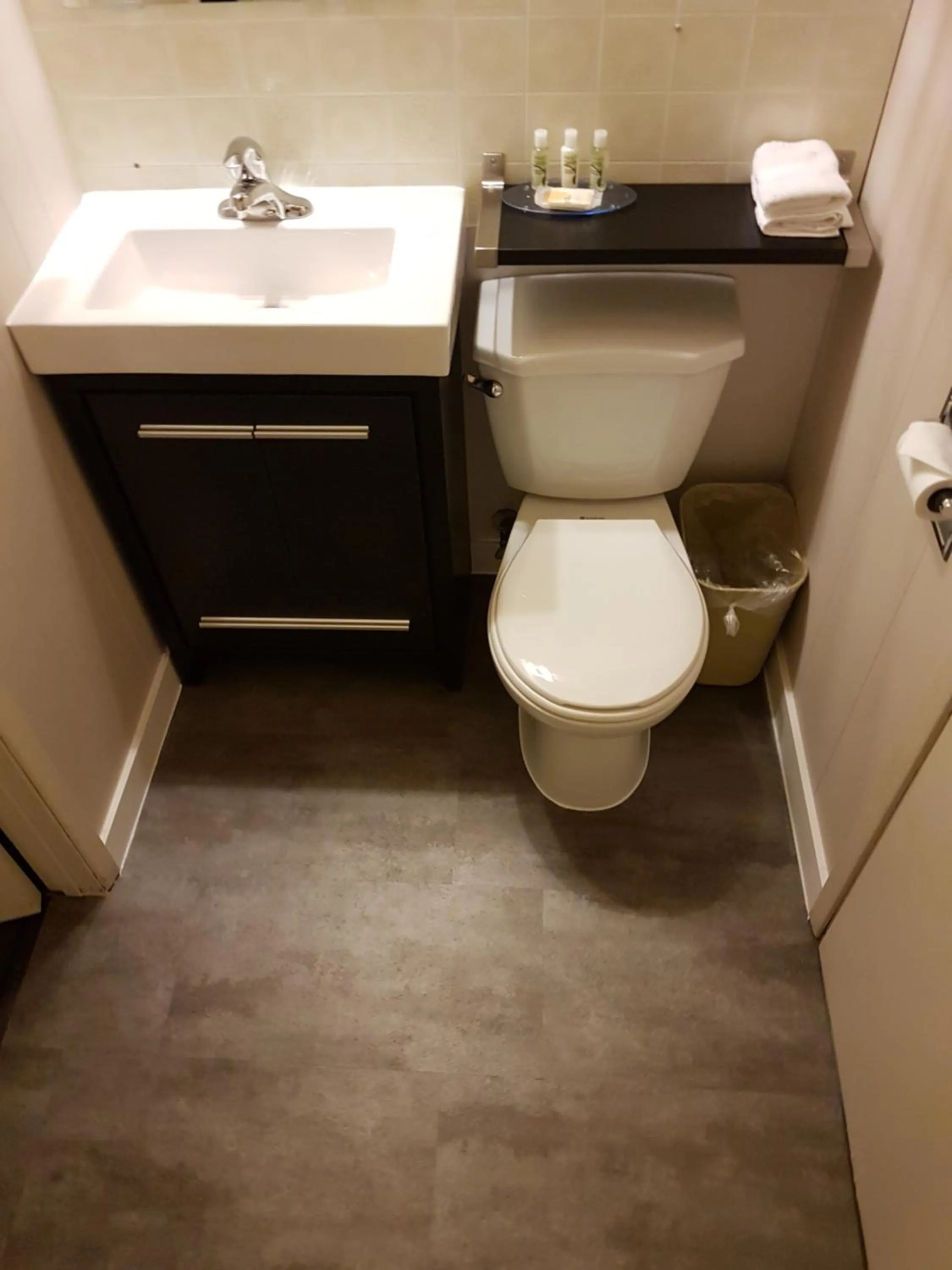 Bathroom in Holiday Motel & RV Resort