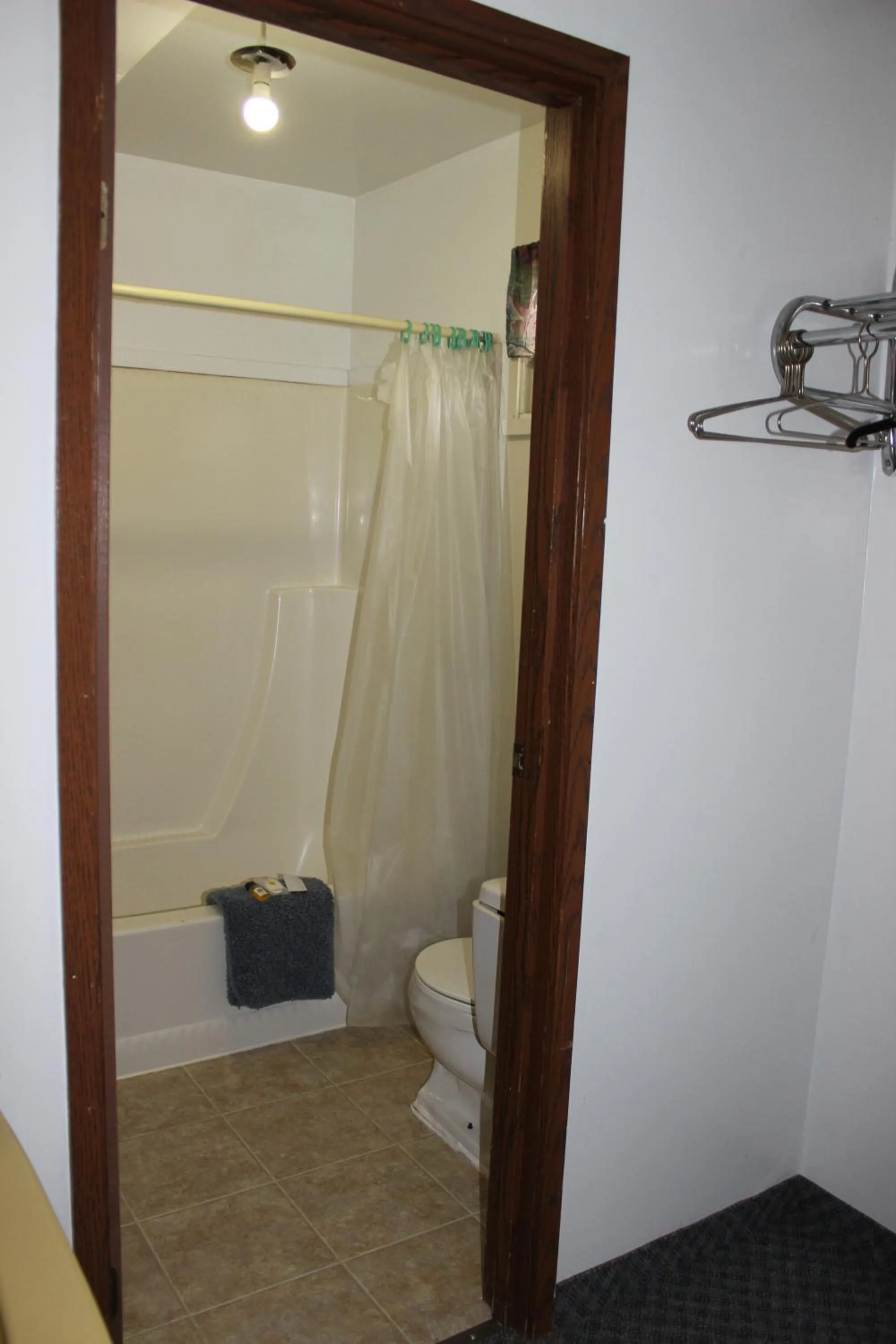 Toilet in Raval Paradise Motel and RV Park