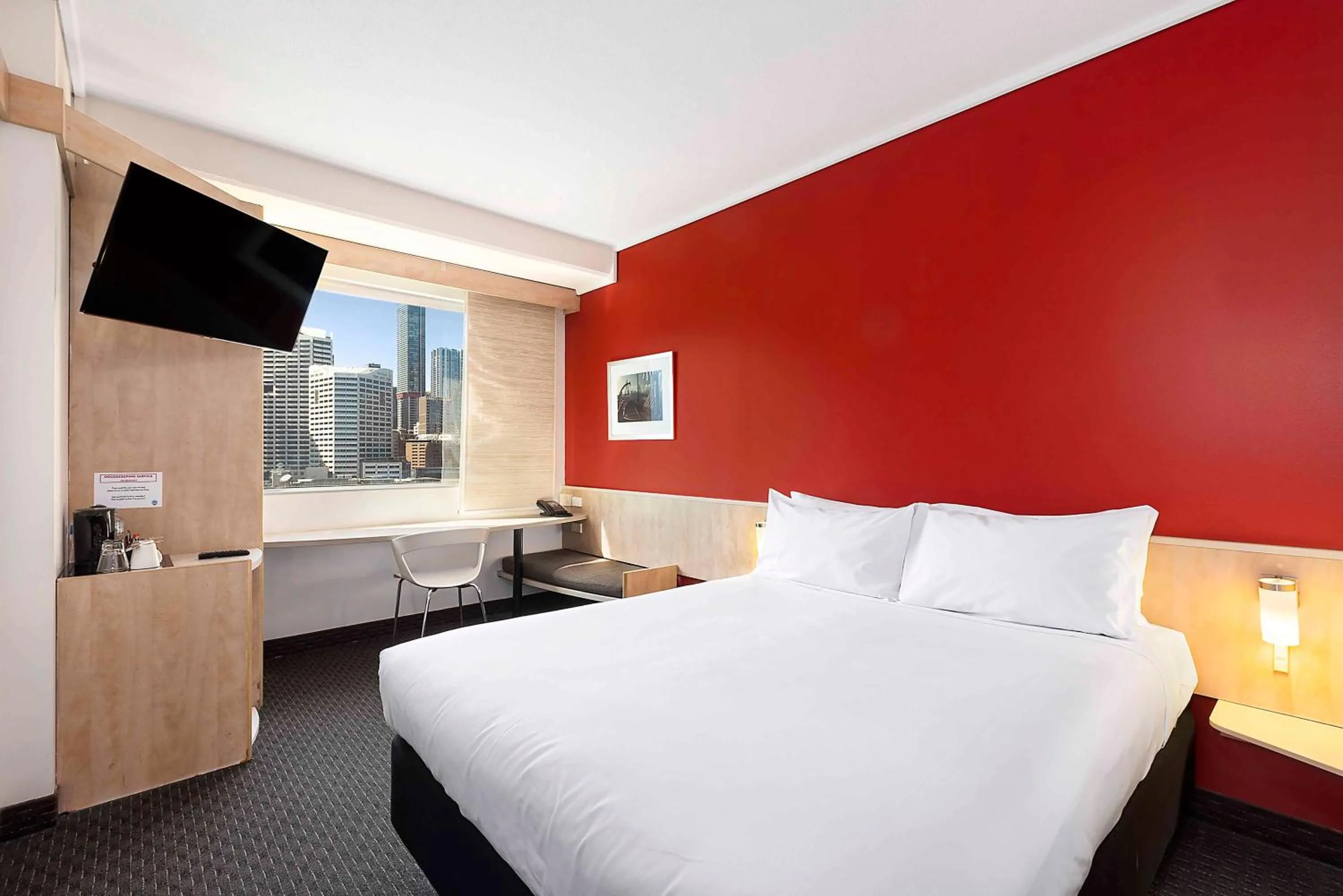 Photo of the whole room, Bed in ibis Sydney Darling Harbour