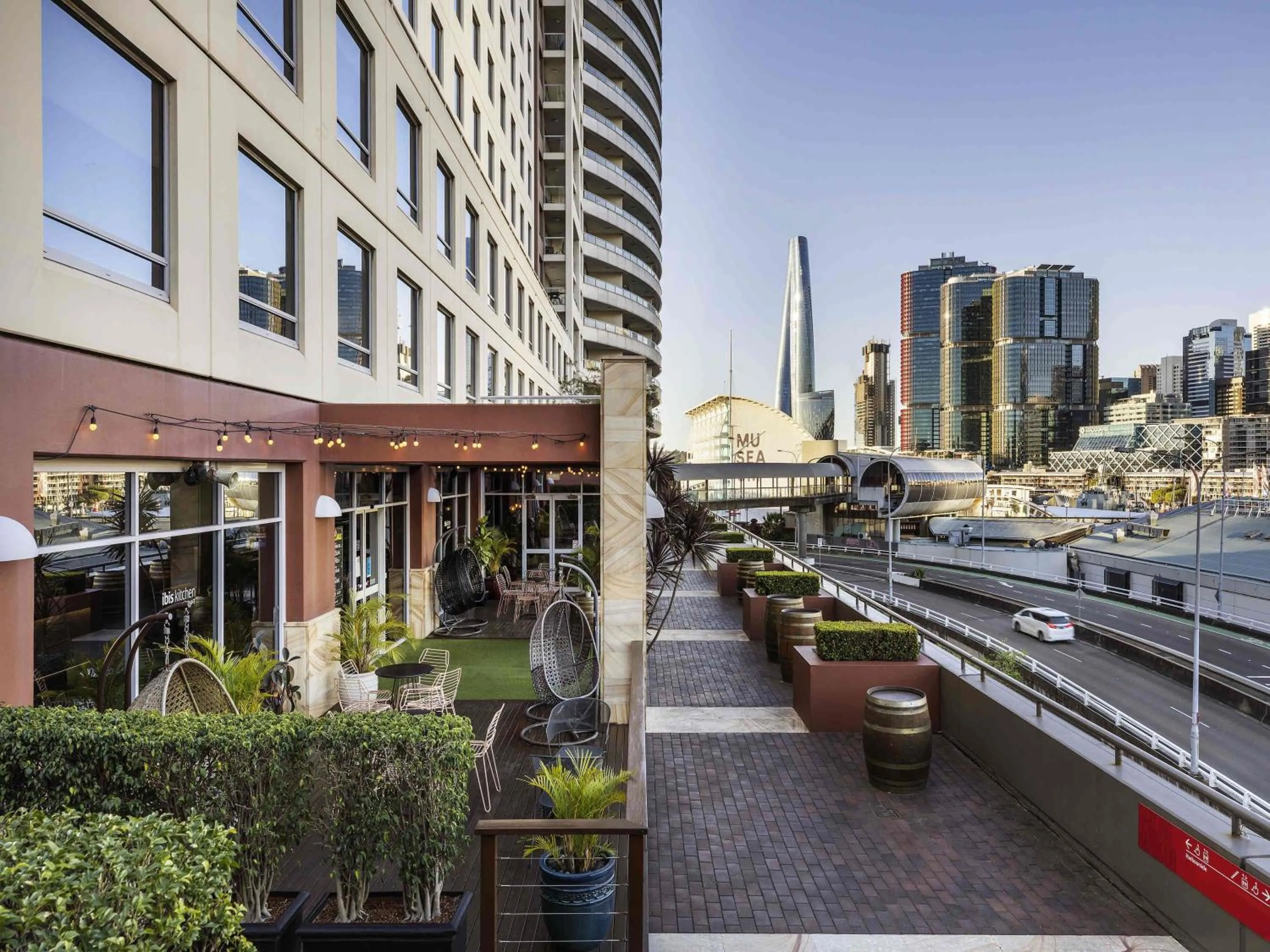 Lounge or bar in ibis Sydney Darling Harbour