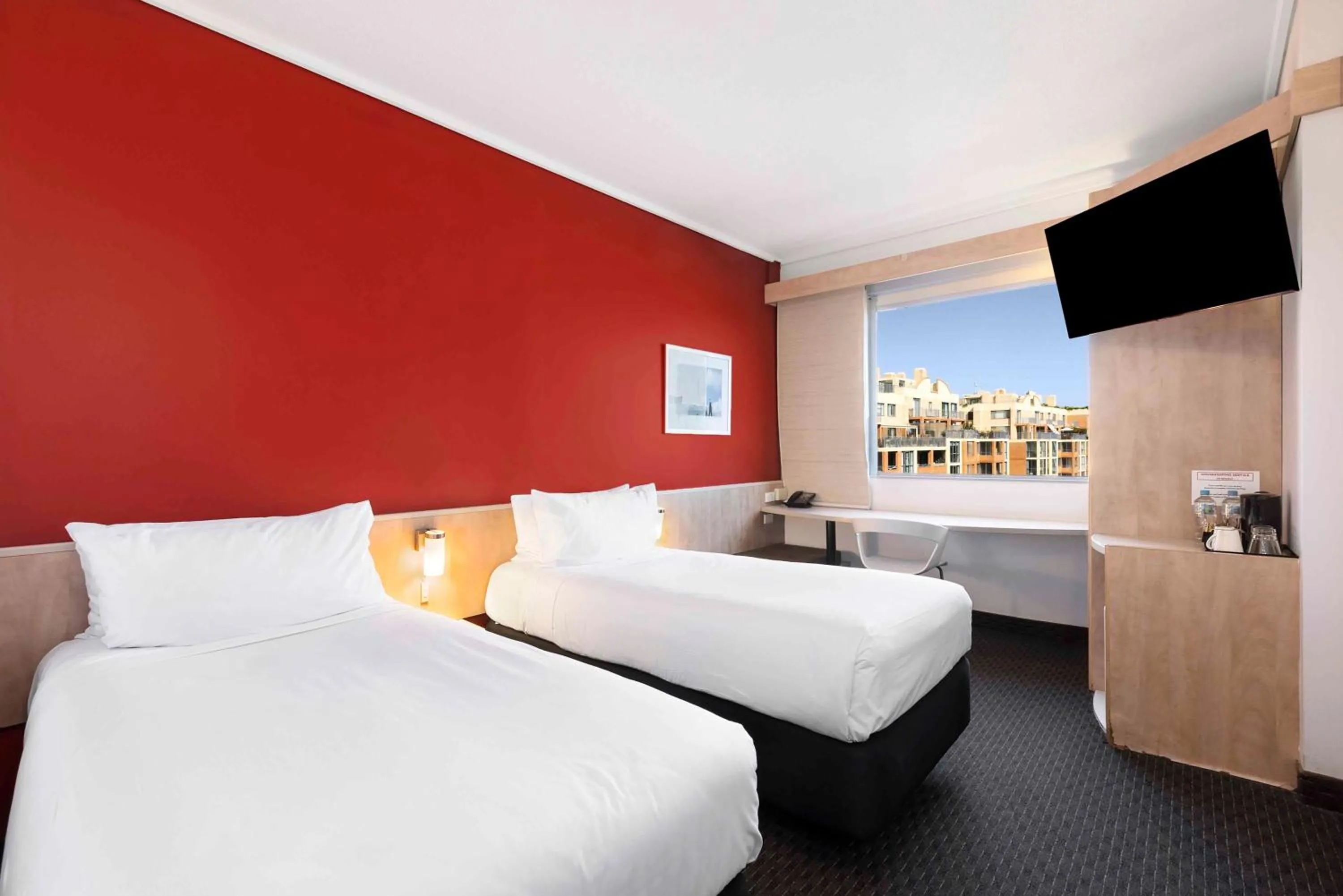 Quiet street view, Bed in ibis Sydney Darling Harbour