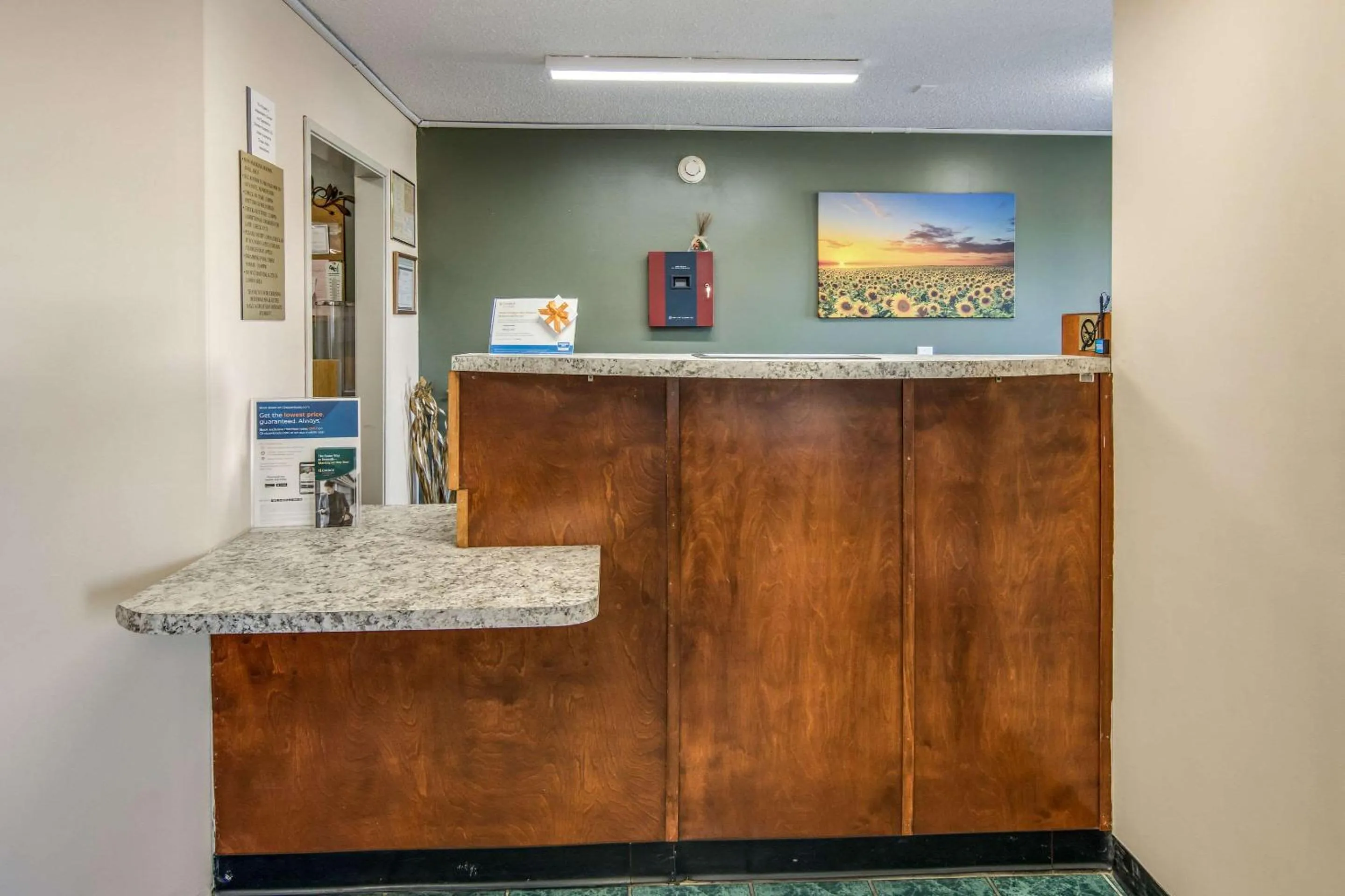 Lobby or reception in Rodeway Inn & Suites Dublin