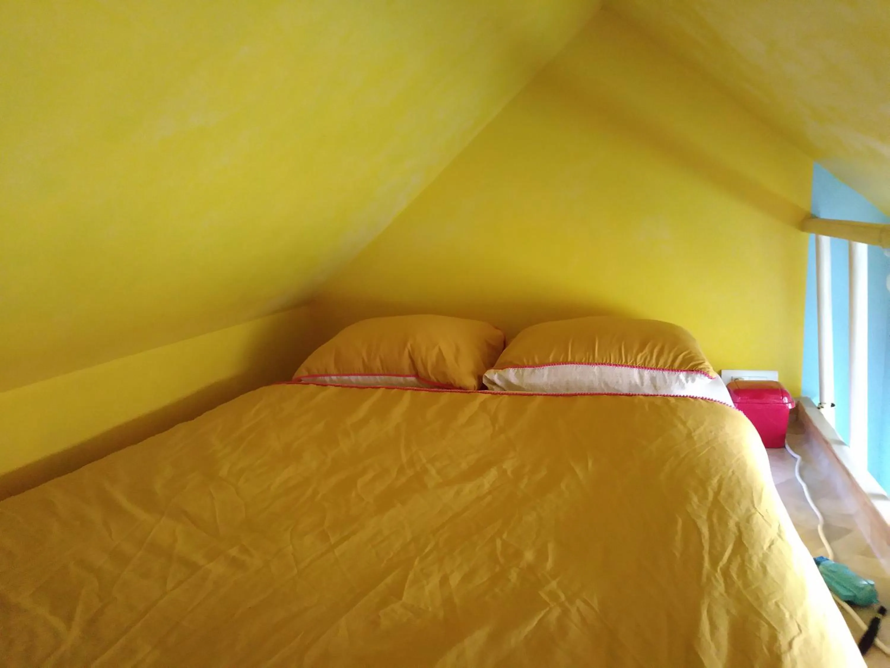 Bed in Chambres d'hôtes du Port aux Cerises