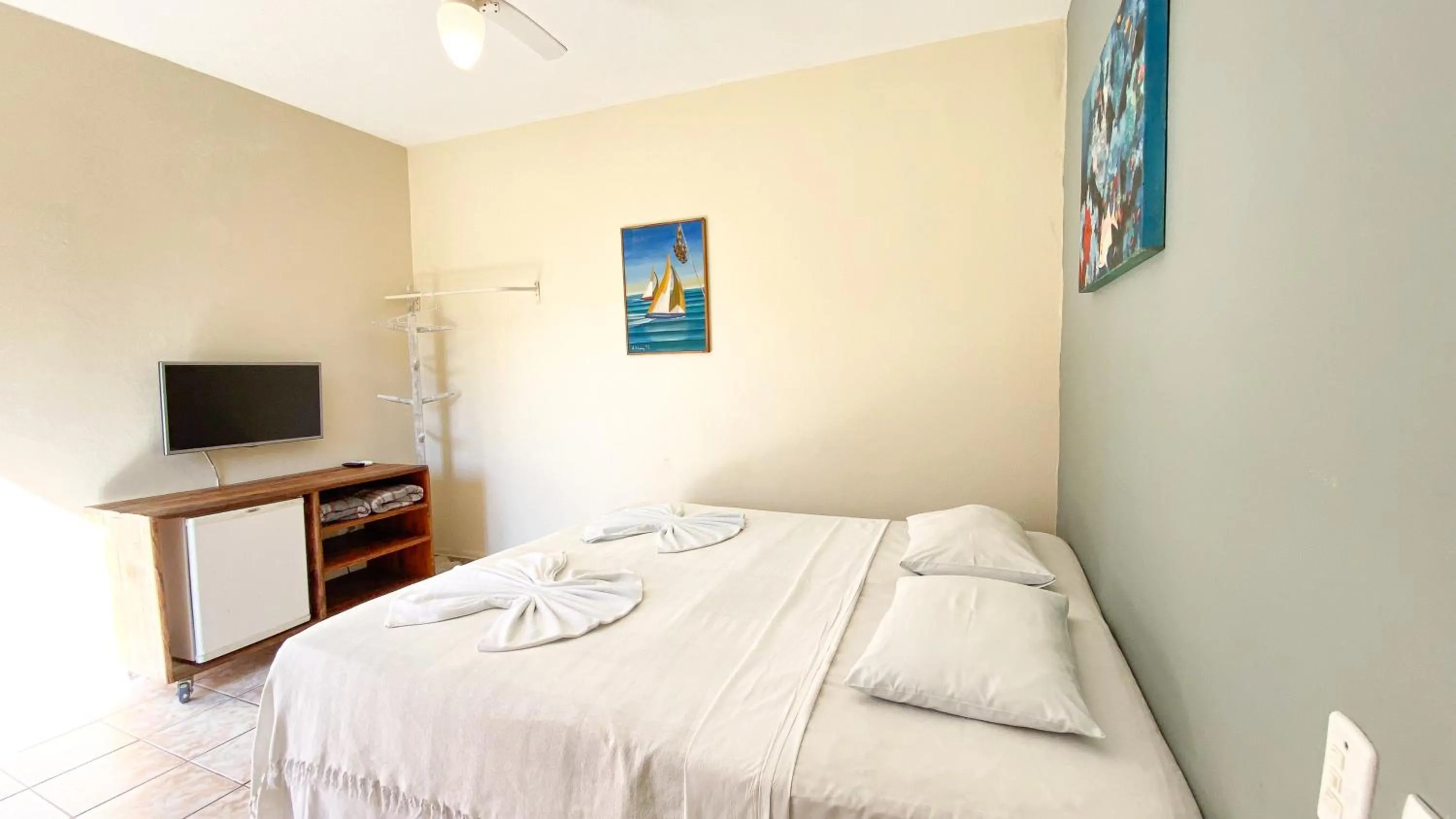 TV and multimedia, Bed in Pousada Montemar