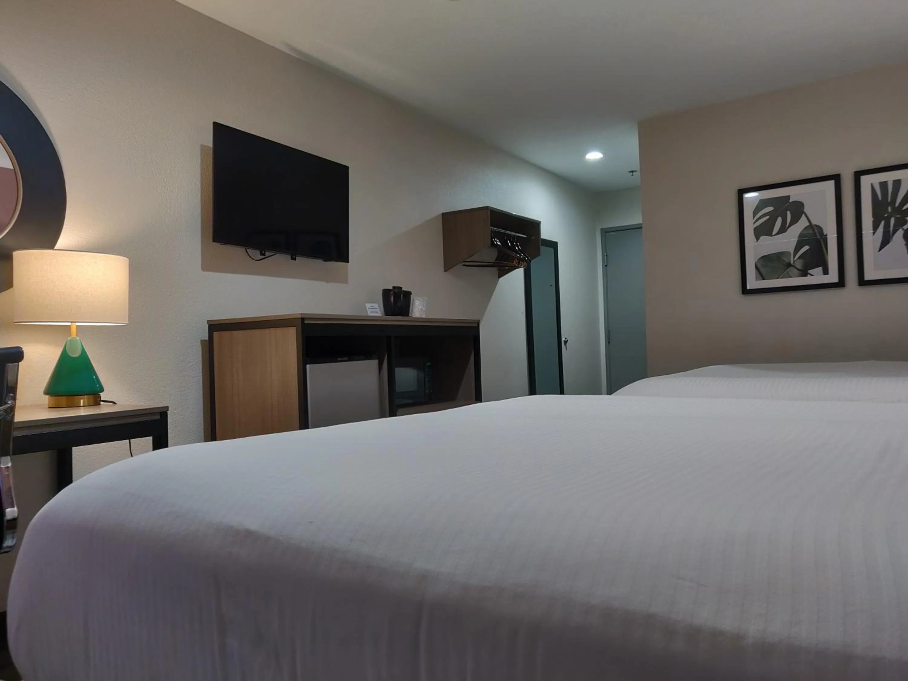 Bed in Arya Inn and Suites