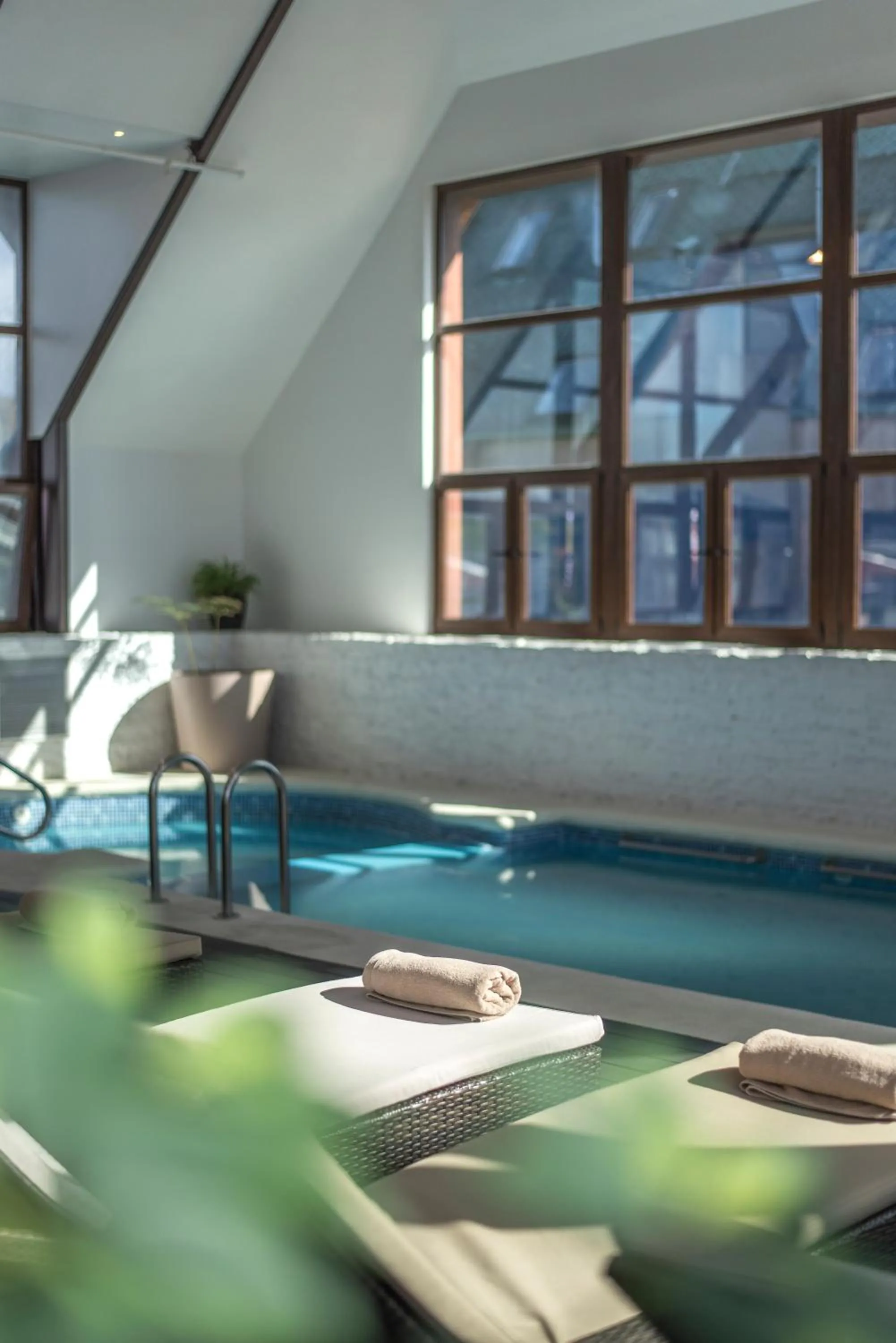 Swimming pool in Courtyard by Marriott Puerto Montt