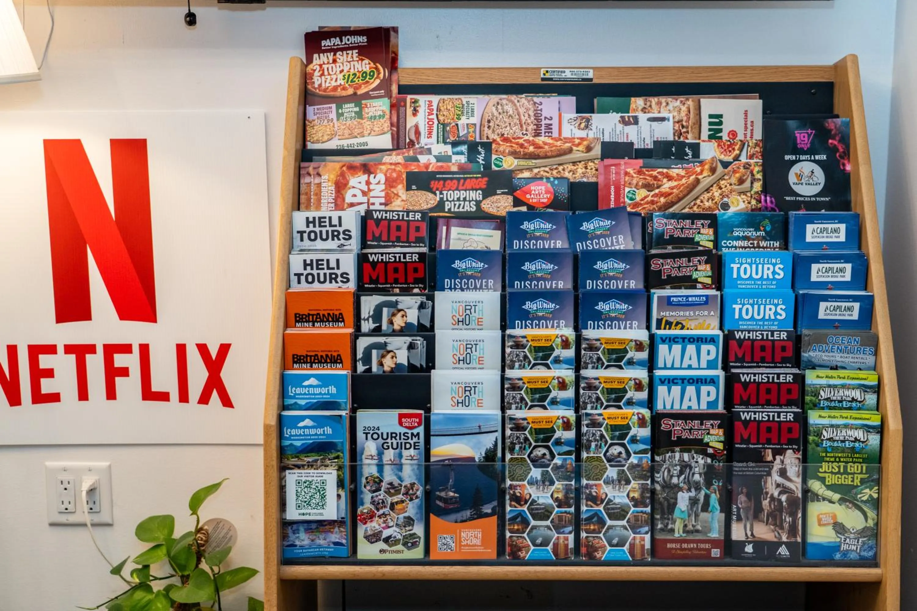 Lobby or reception in Alpine Motel