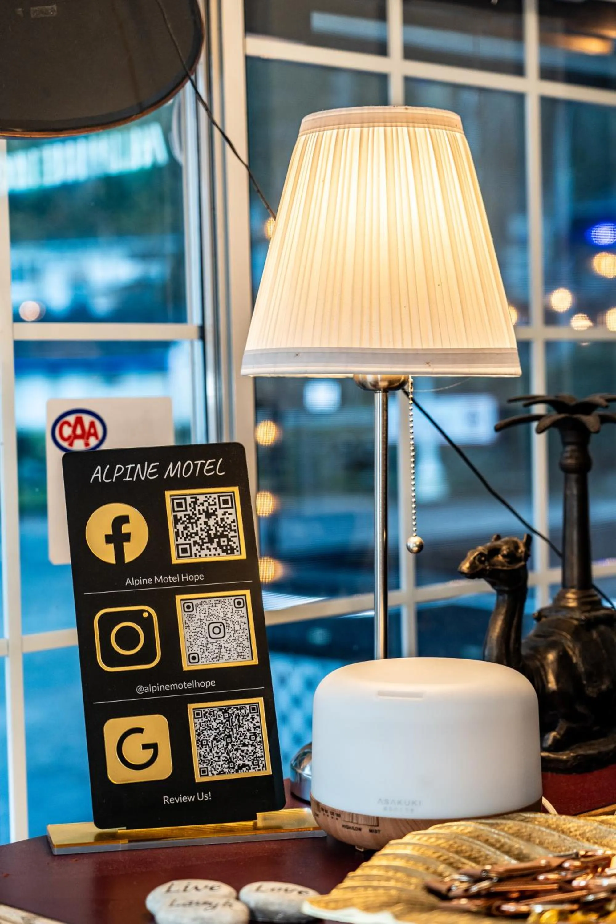 Lobby or reception in Alpine Motel