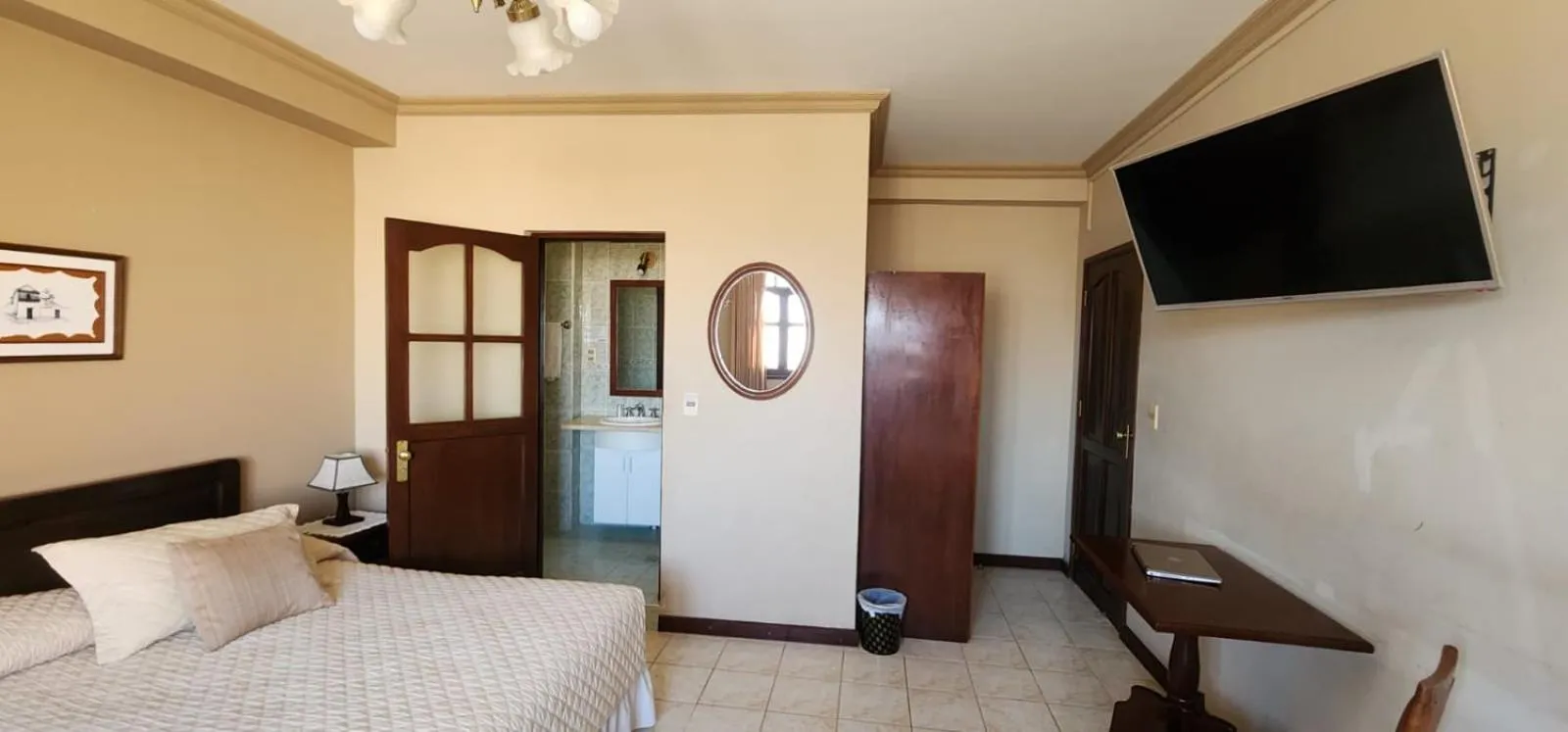 Bathroom, Bed in Hotel Carmen