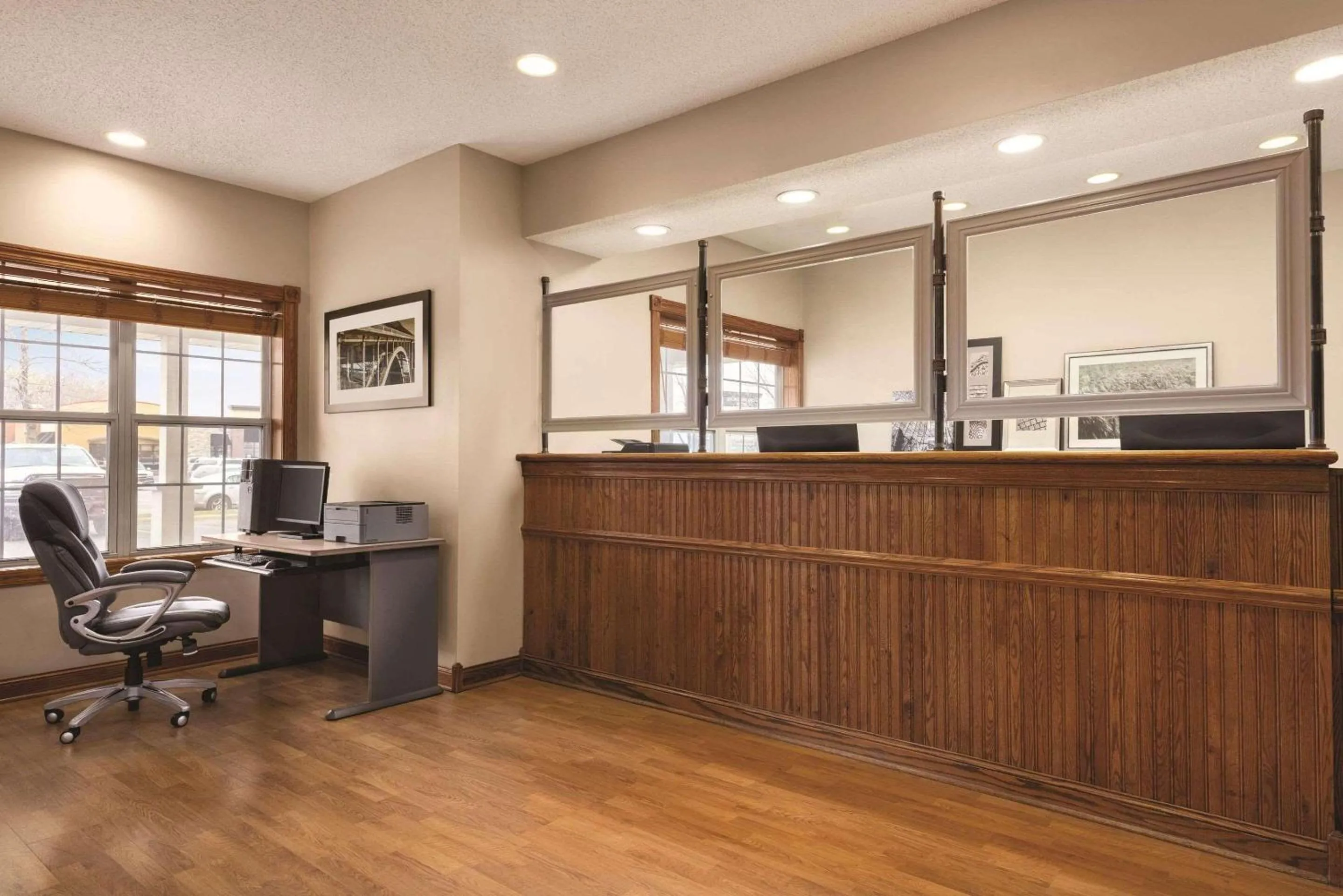 Business facilities in Country Inn & Suites by Radisson, Forest Lake, MN