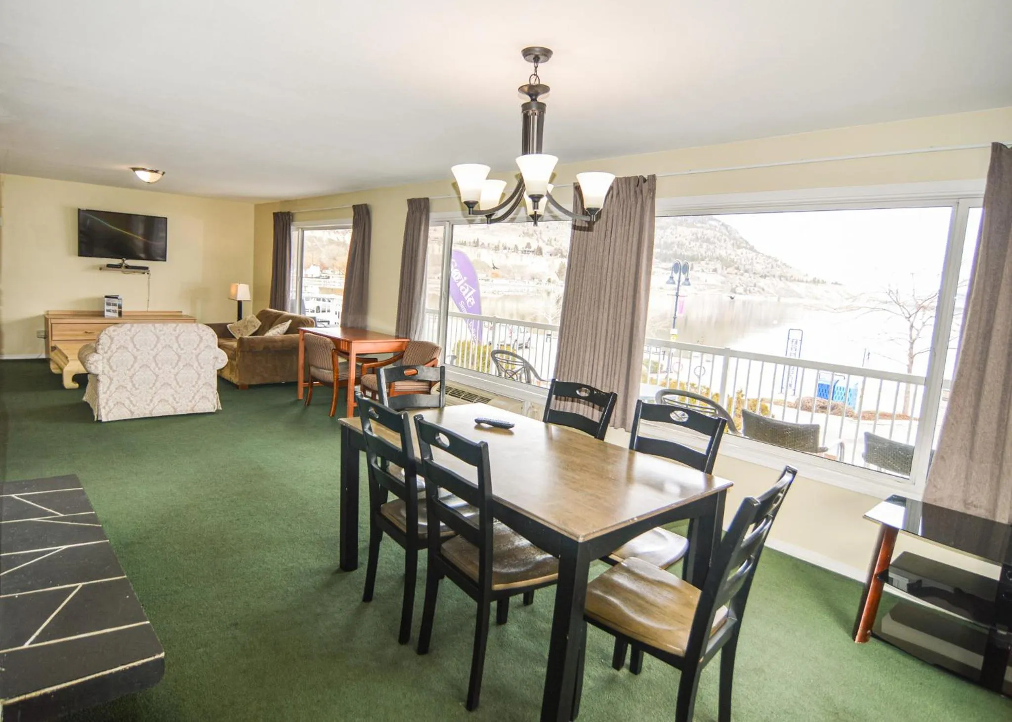 Living room in Shoreline Resort Condominiums