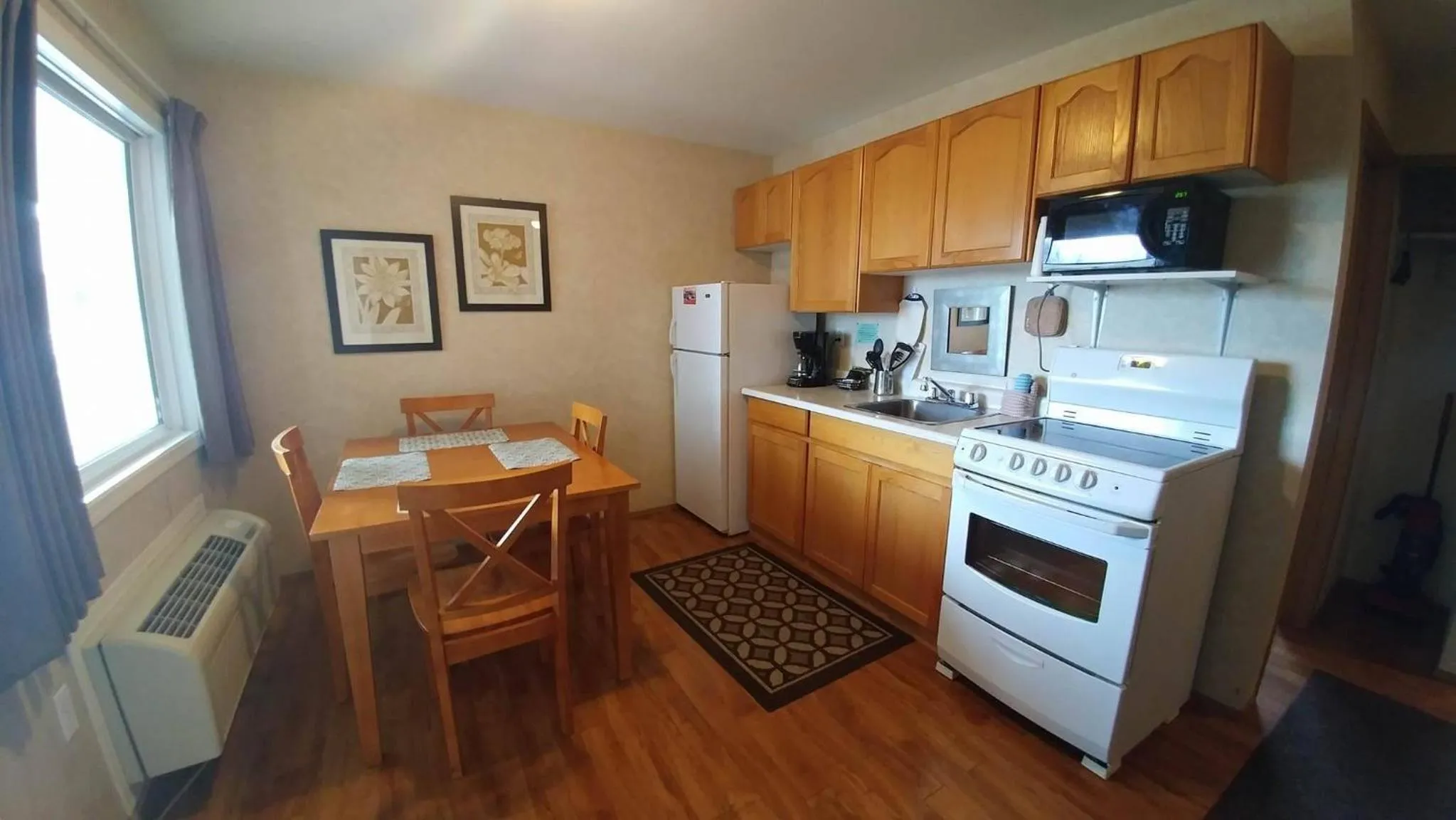 Kitchen or kitchenette in Shoreline Resort Condominiums