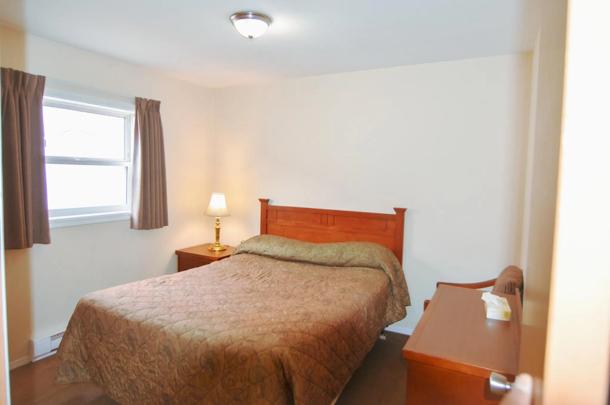 Bedroom, Bed in Shoreline Resort Condominiums