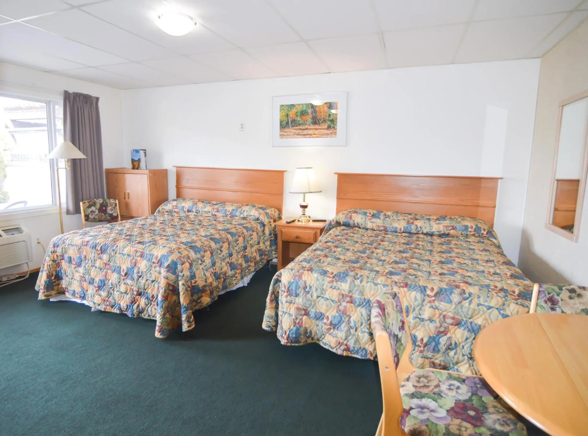 Bedroom, Bed in Shoreline Resort Condominiums