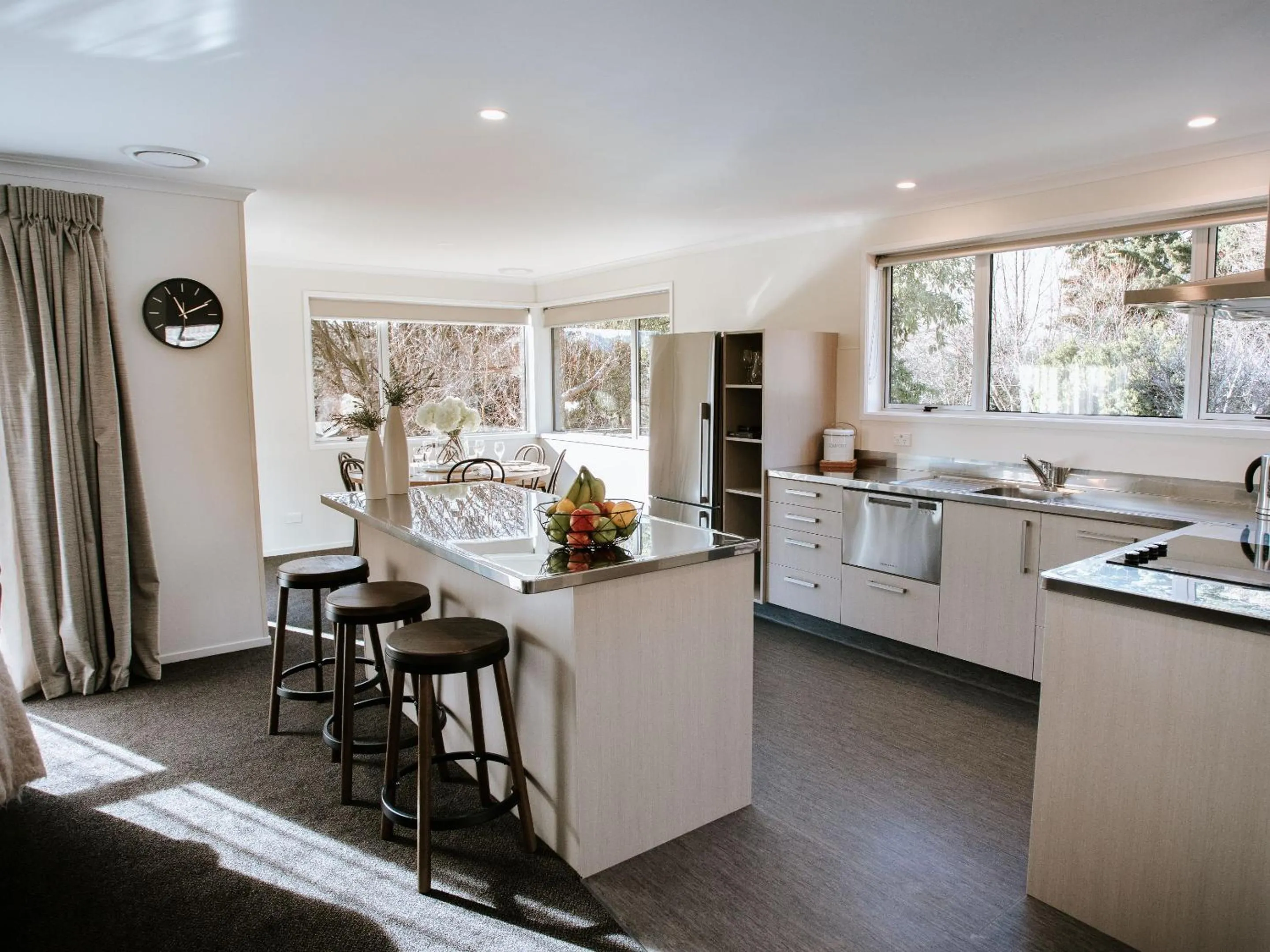Kitchen or kitchenette in Wanaka Top 10 Holiday Park