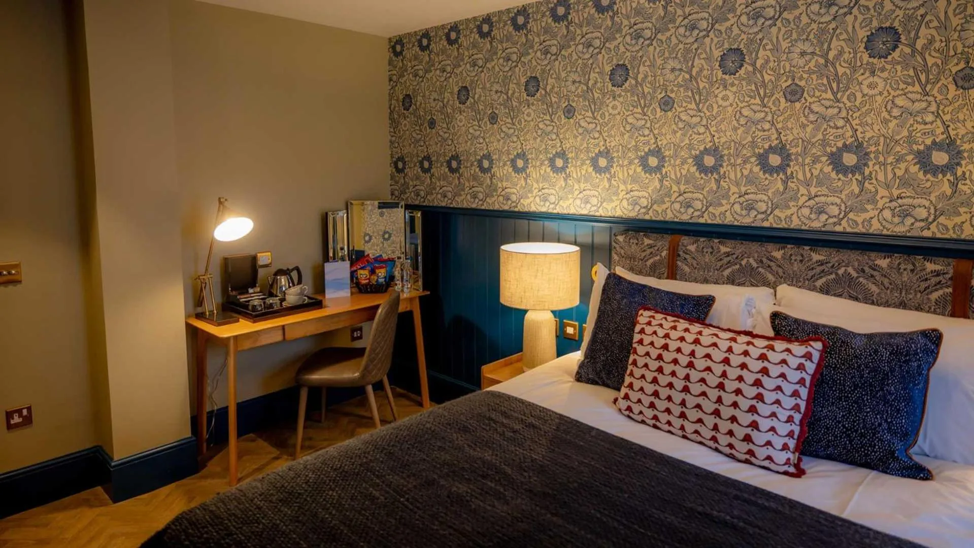 Bedroom, Bed in Brisbane House Hotel